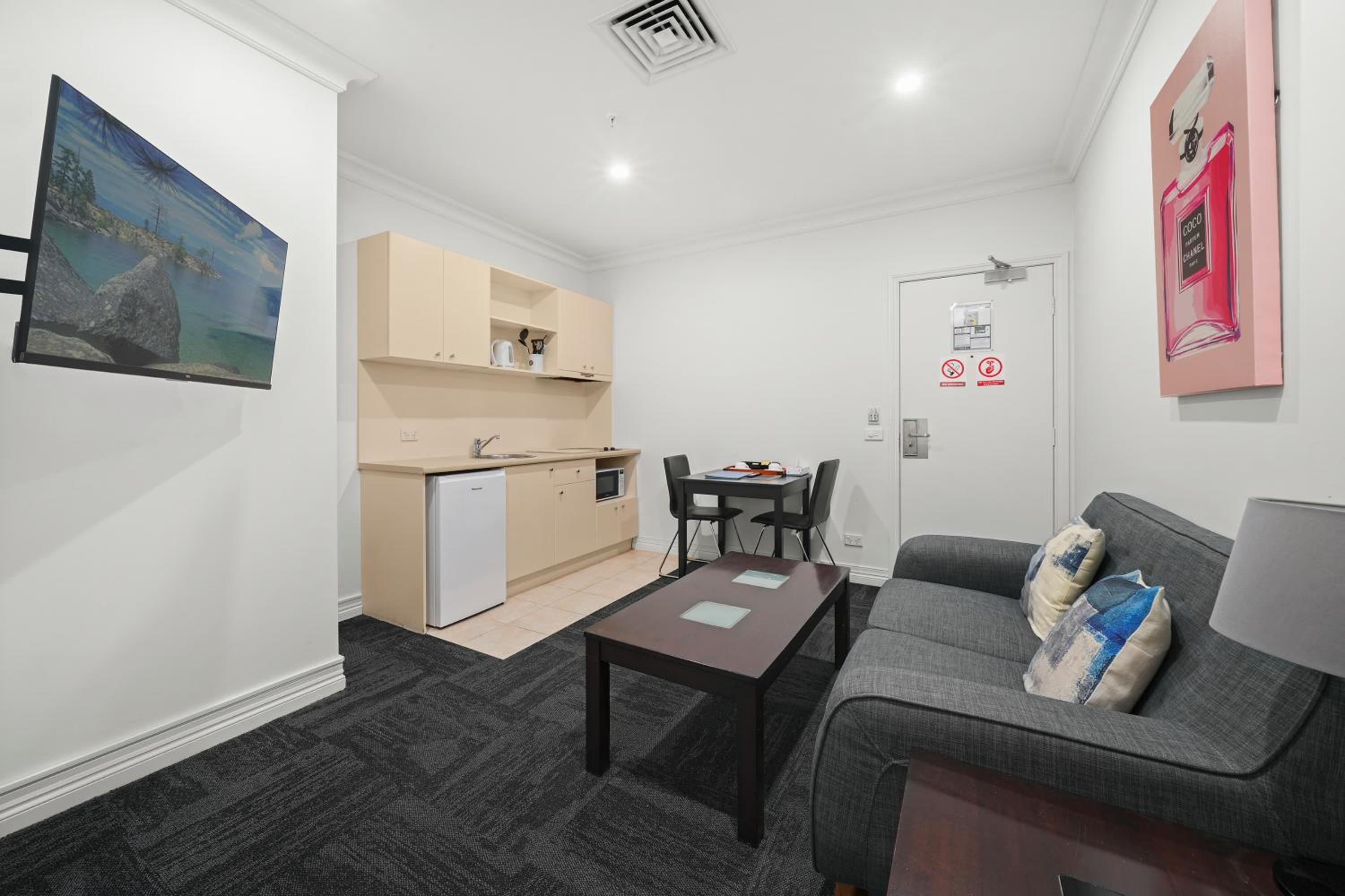 One Bedroom Standard Apartment - Photo 15