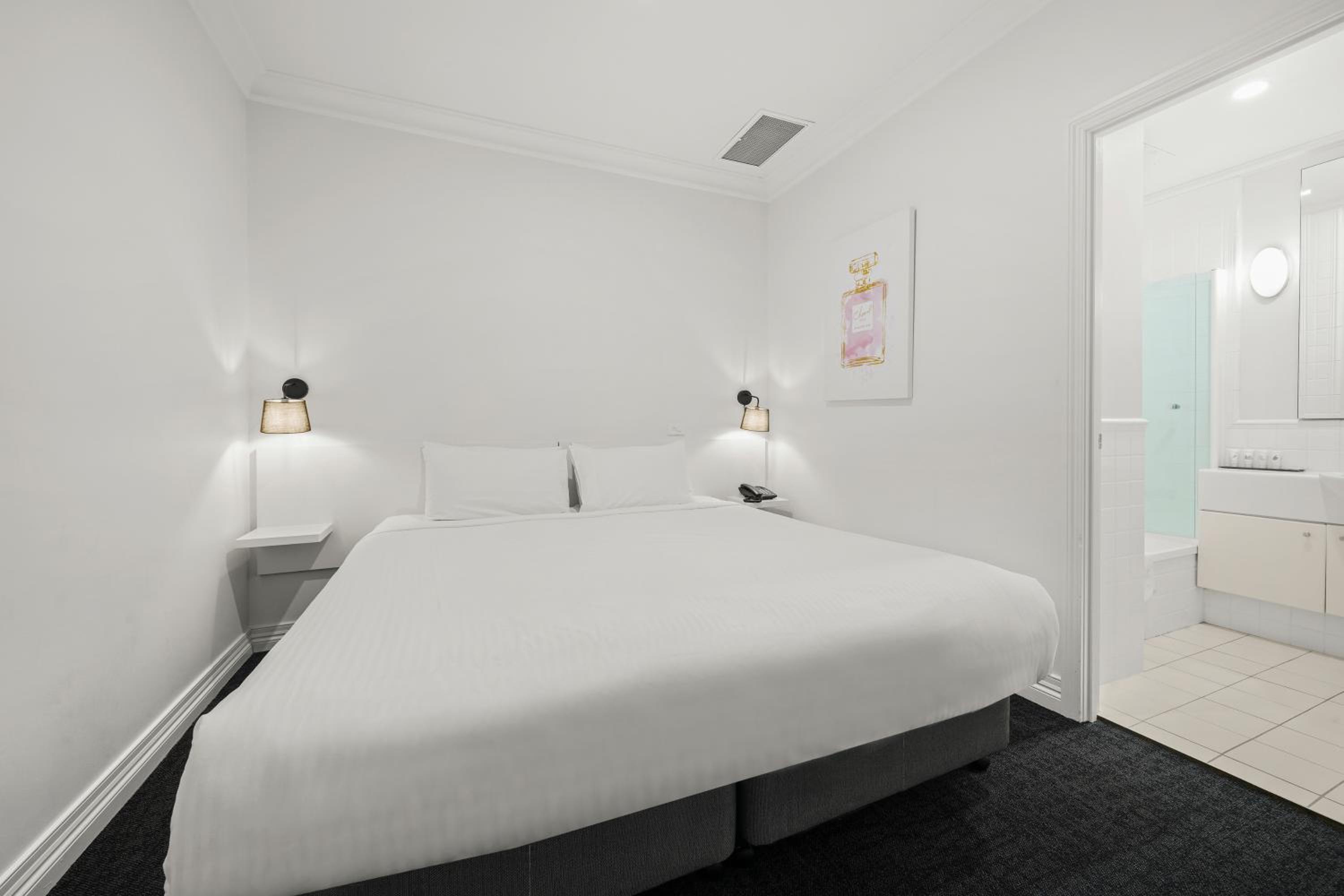 One Bedroom Standard Apartment - Photo 28