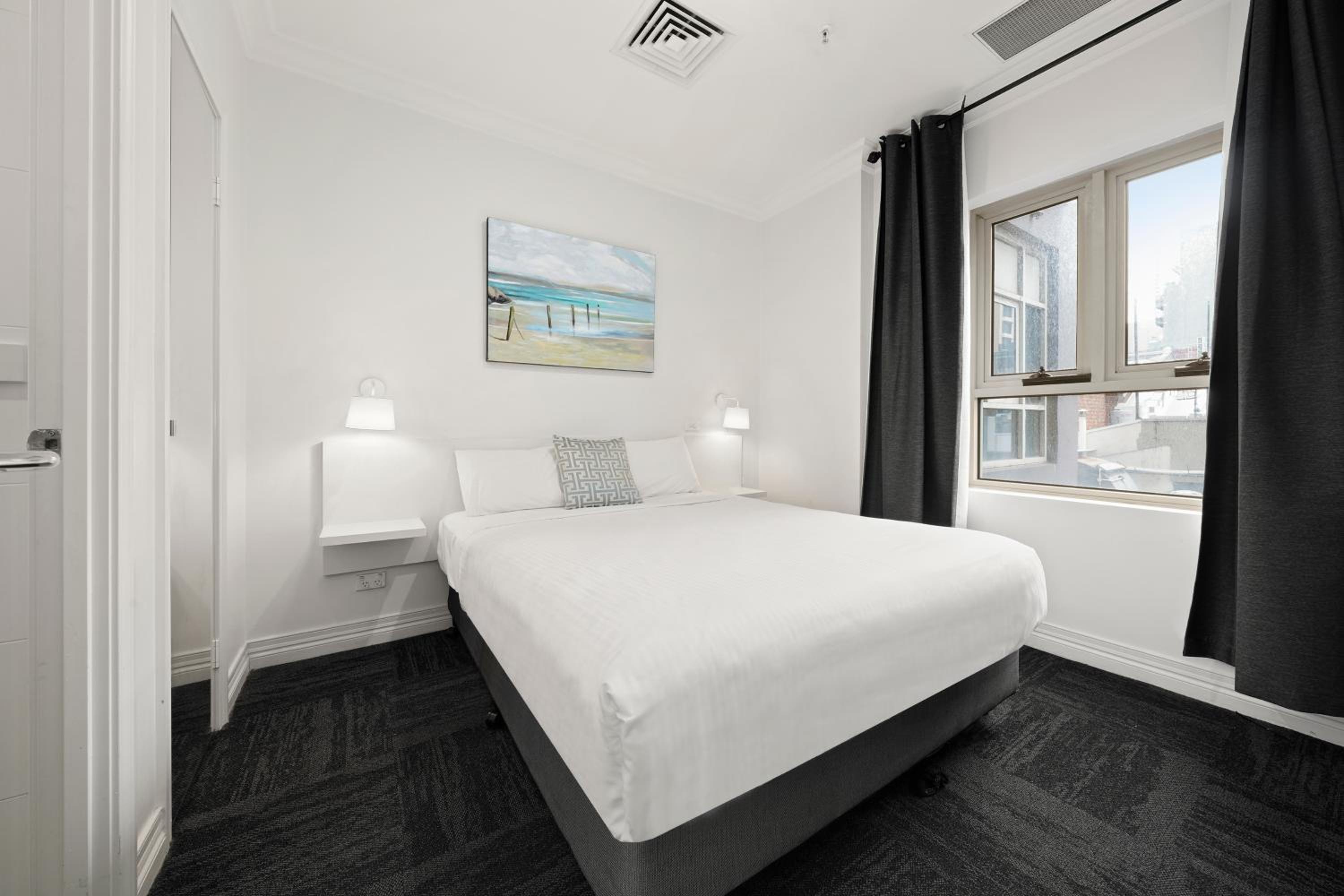 One Bedroom Standard Apartment - Photo 3