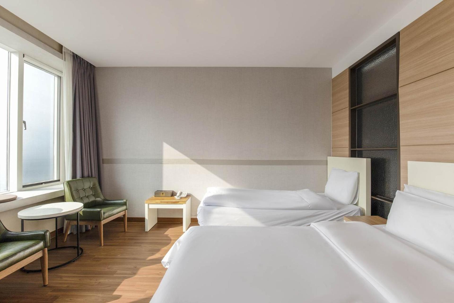 Deluxe Twin Room photo 3