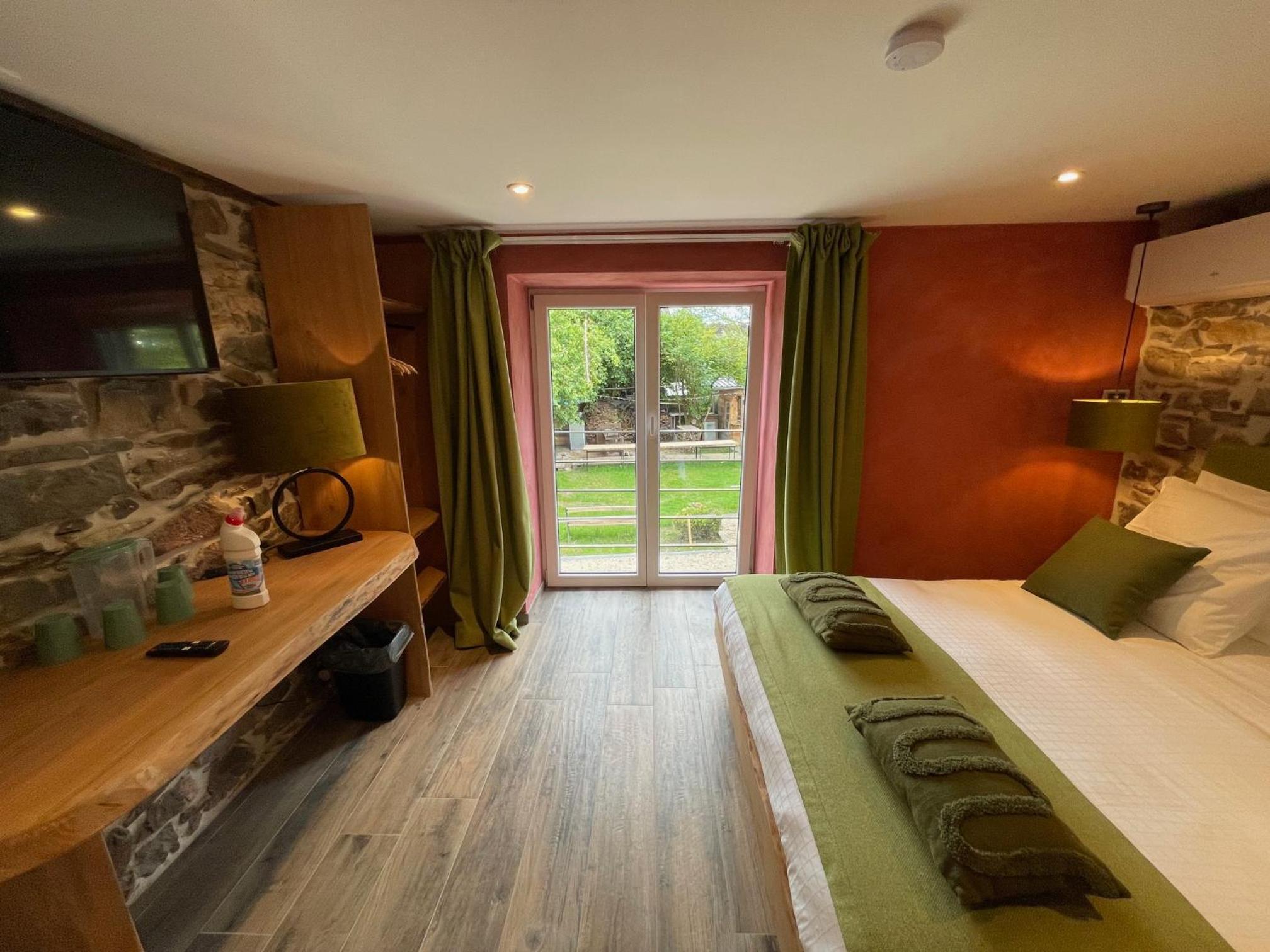 Deluxe Double Room with Balcony photo 1