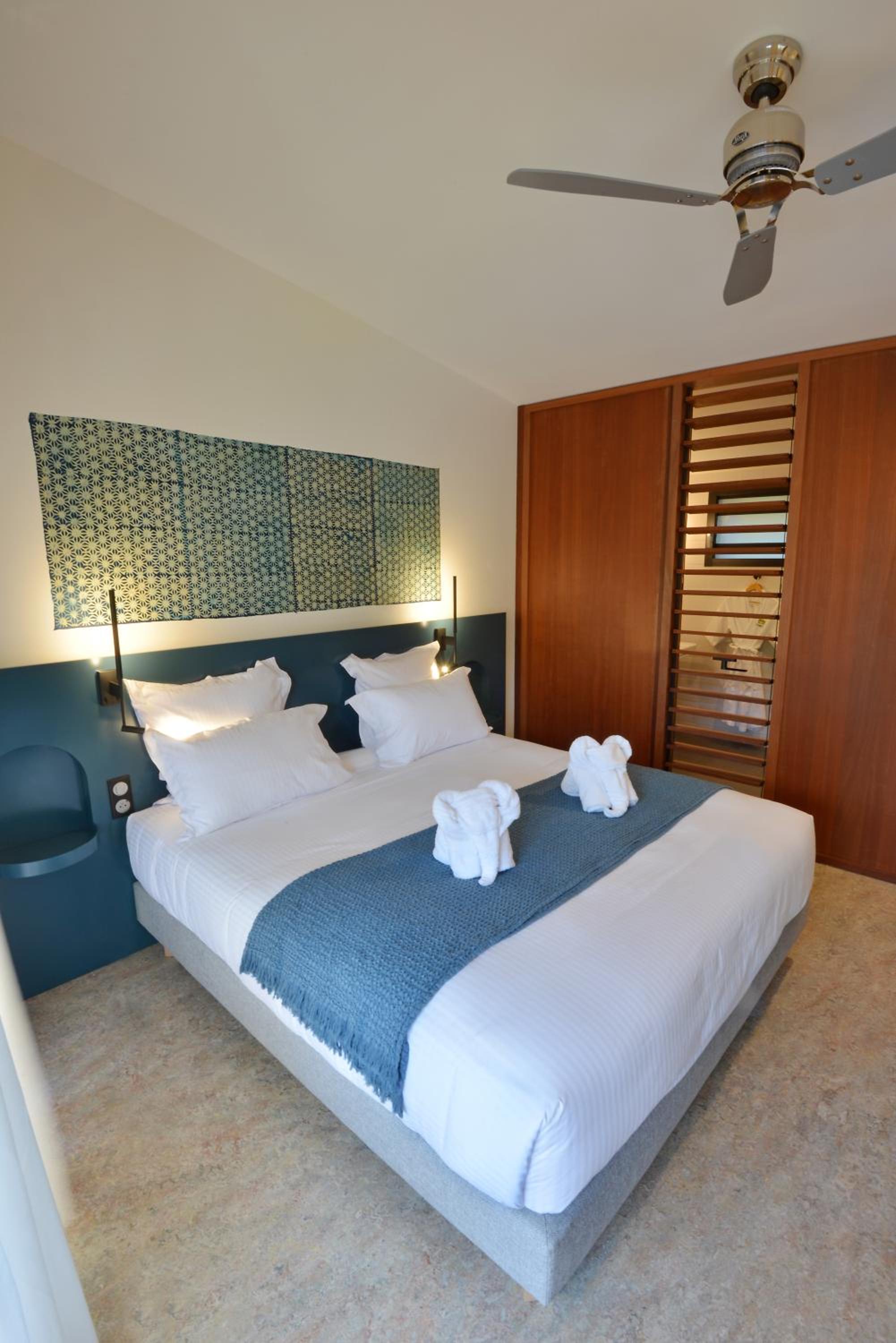 Deluxe Room - Photo 9