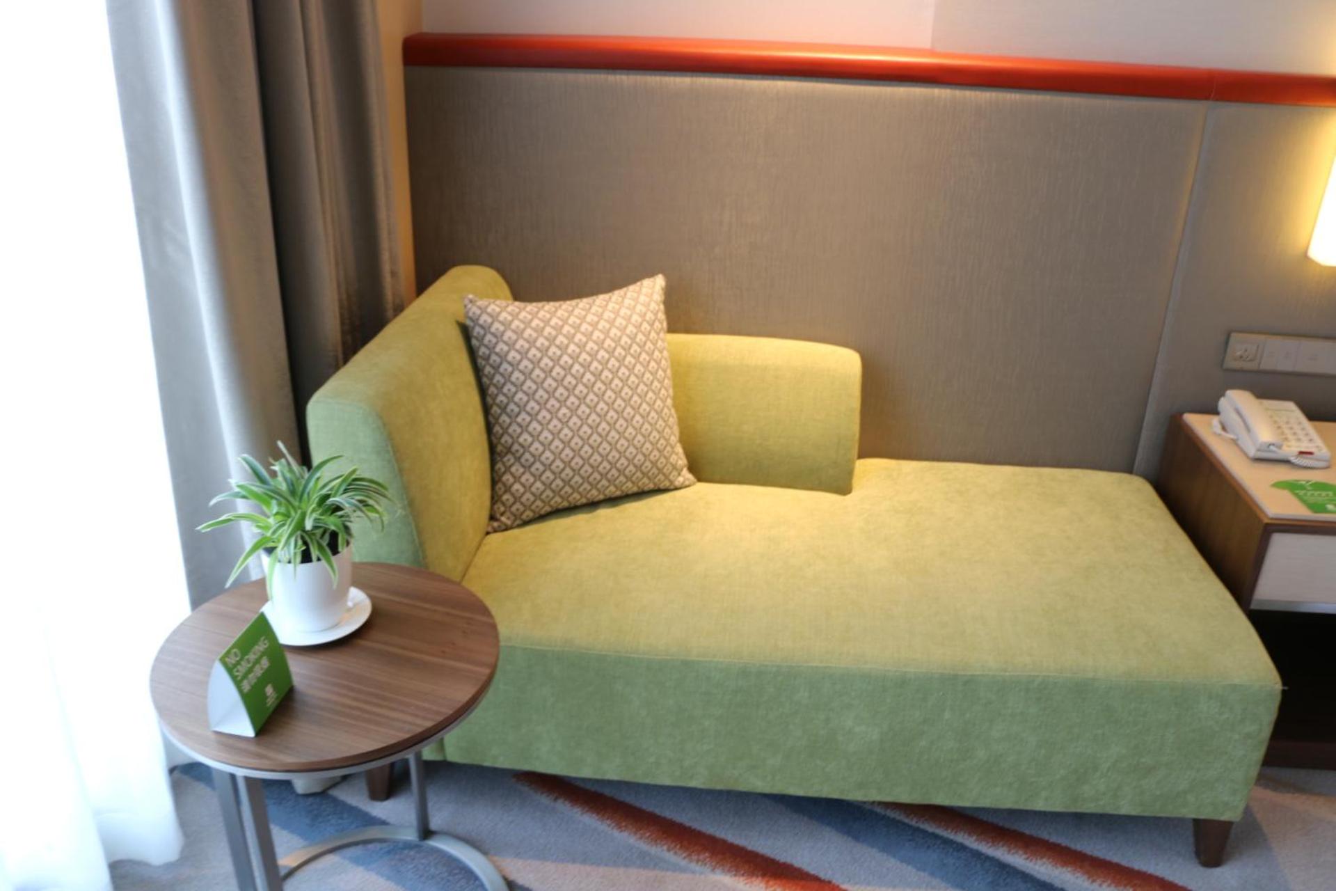 Standard Twin Room - High Floor photo 2