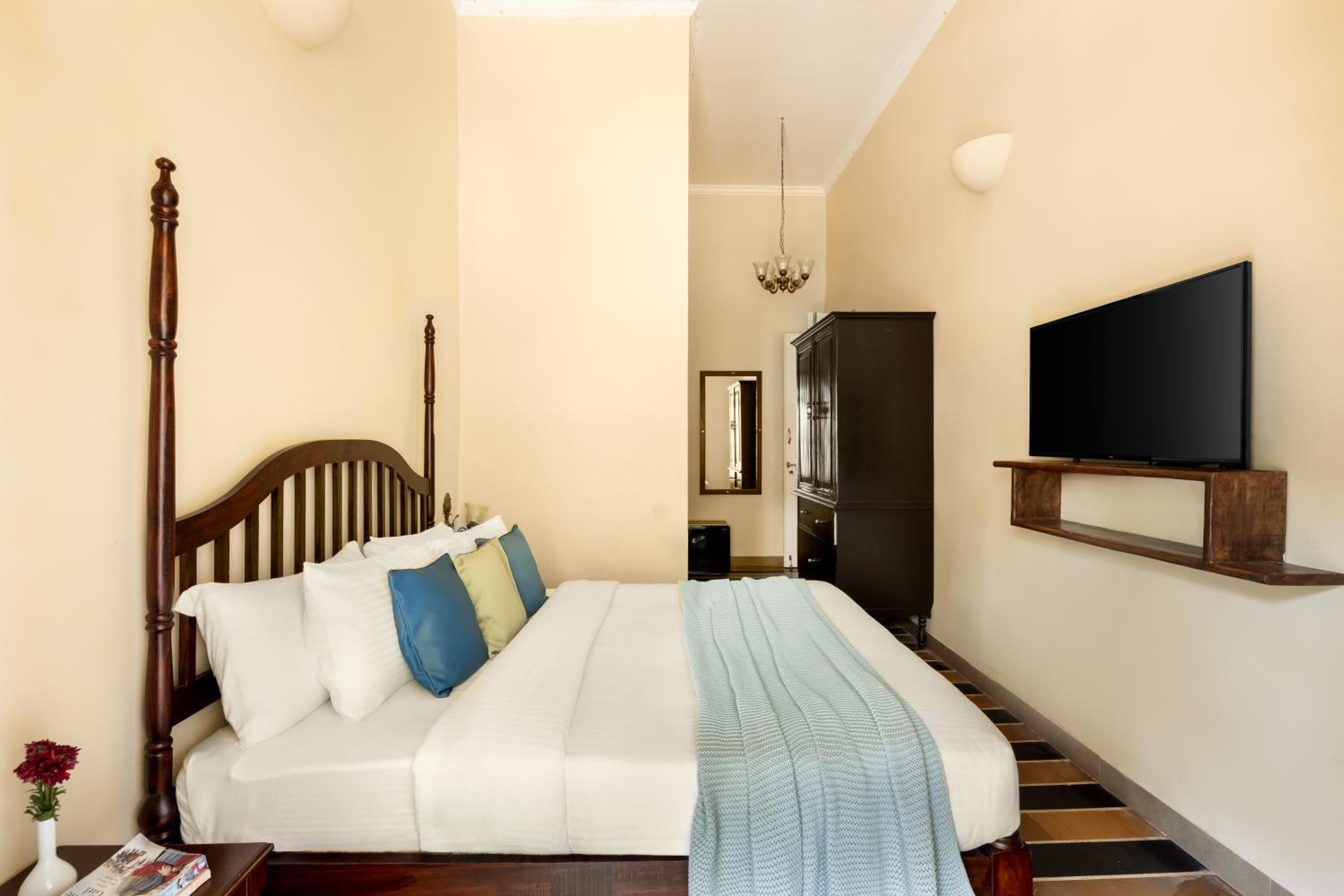 Deluxe Heritage Room - Photo 21