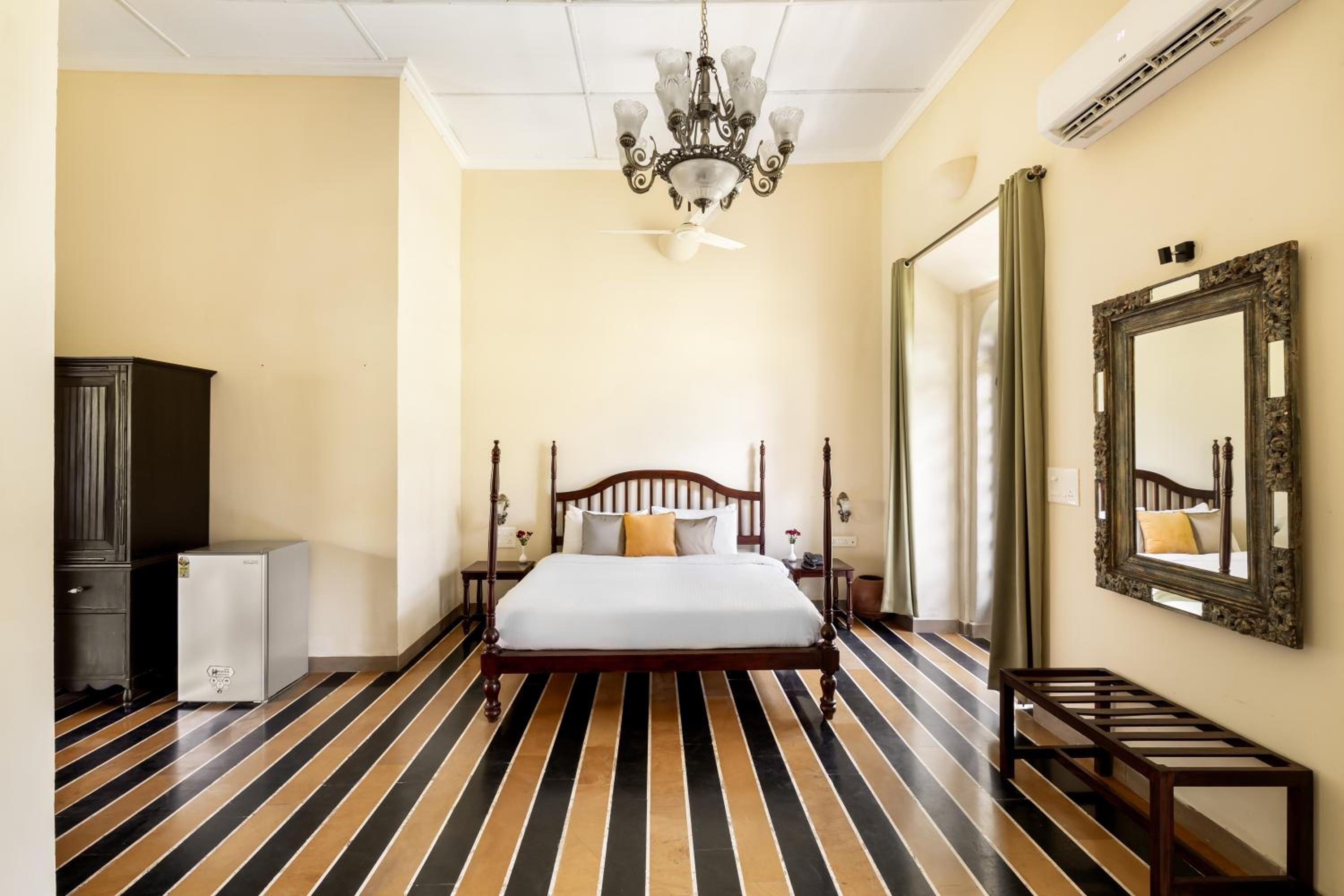 Deluxe Heritage Room - Photo 22