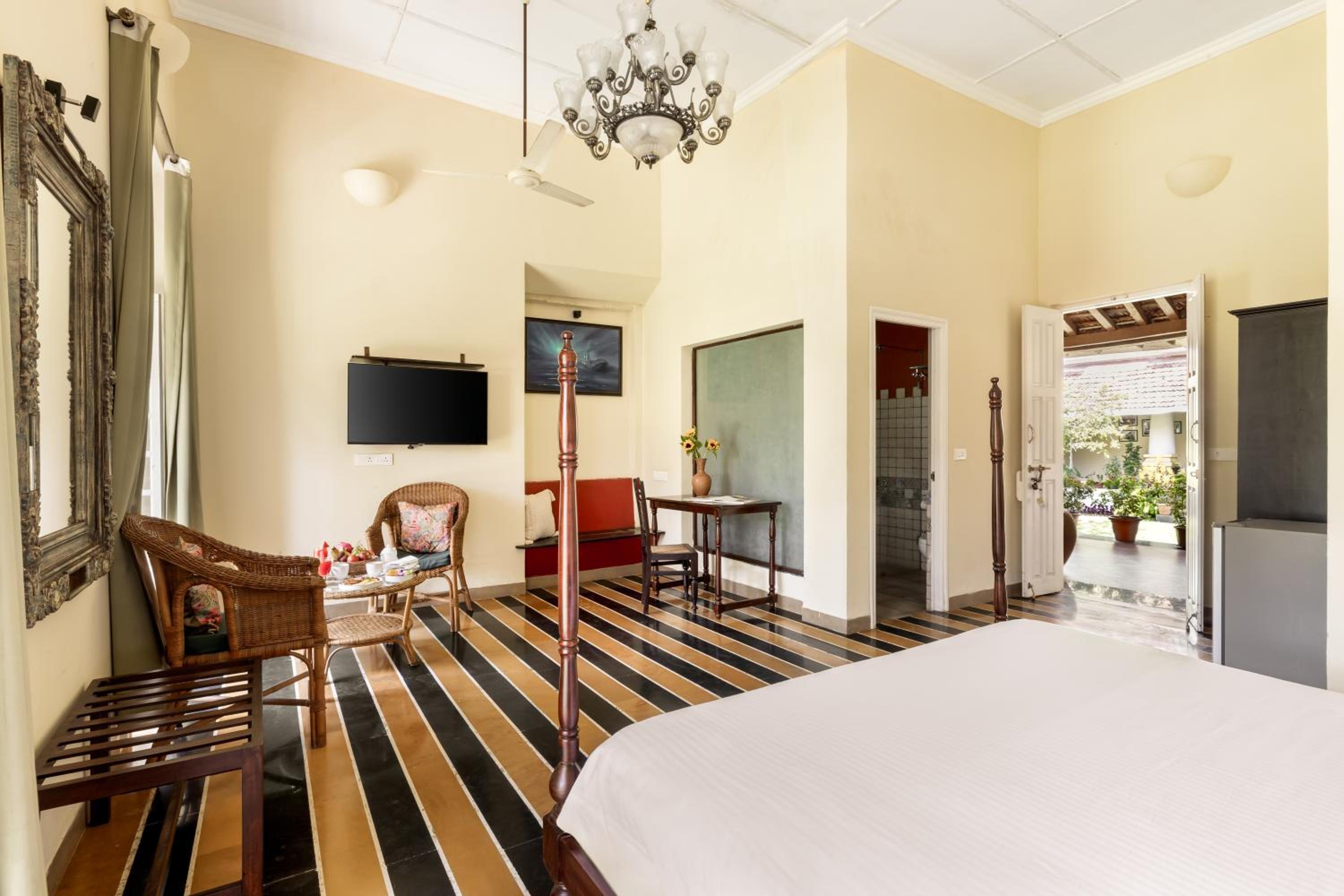 Deluxe Heritage Room - Photo 2