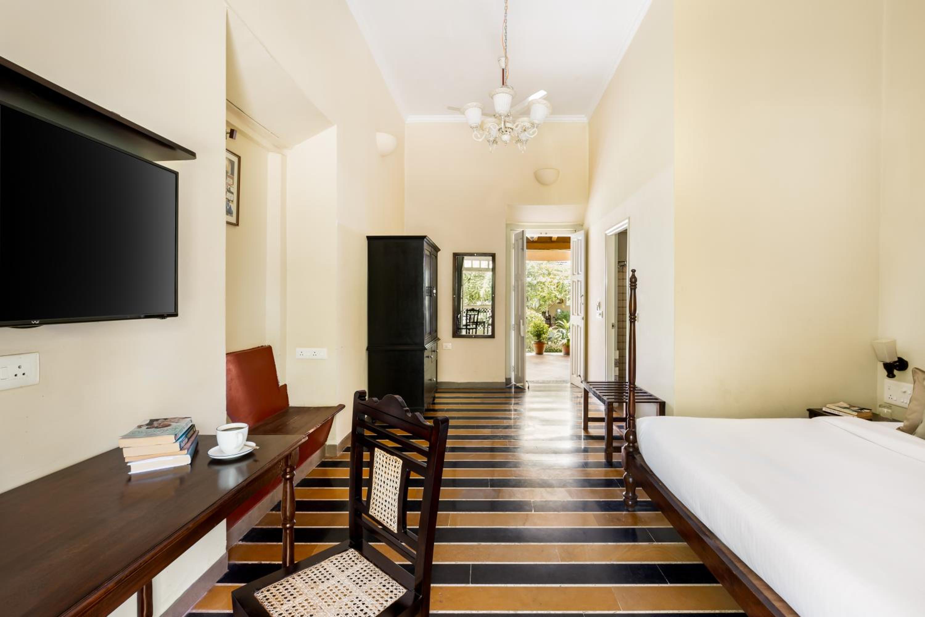 Deluxe Heritage Room - Photo 16