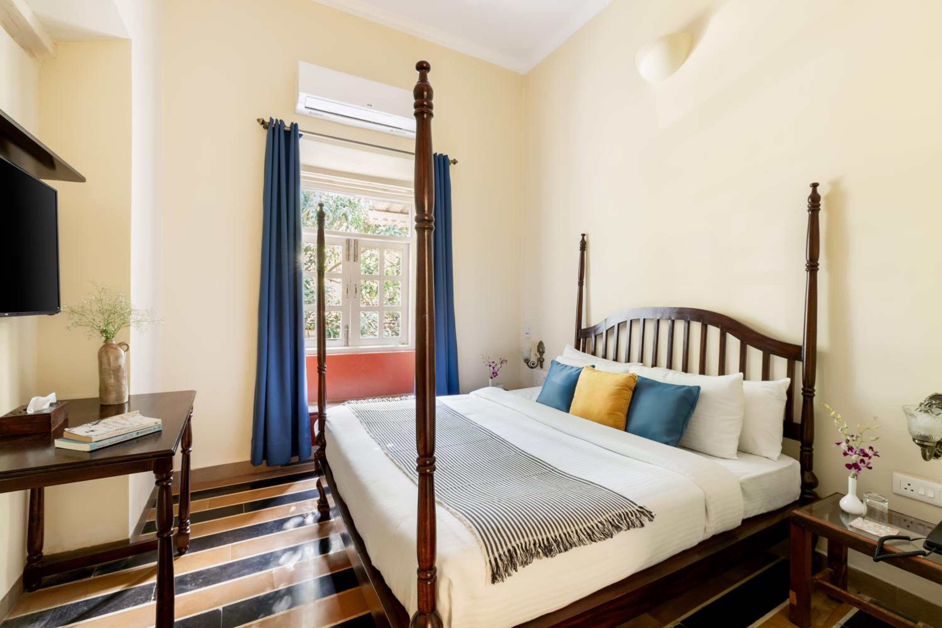 Deluxe Heritage Room - Photo 18
