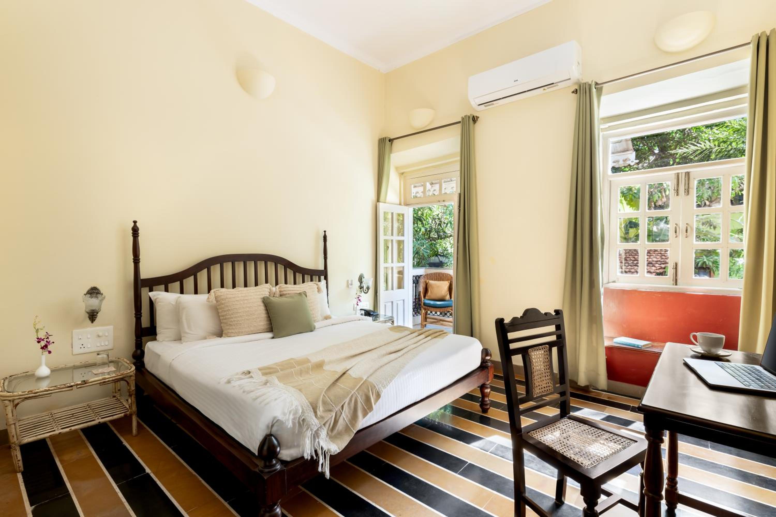 Deluxe Heritage Room - Photo 6