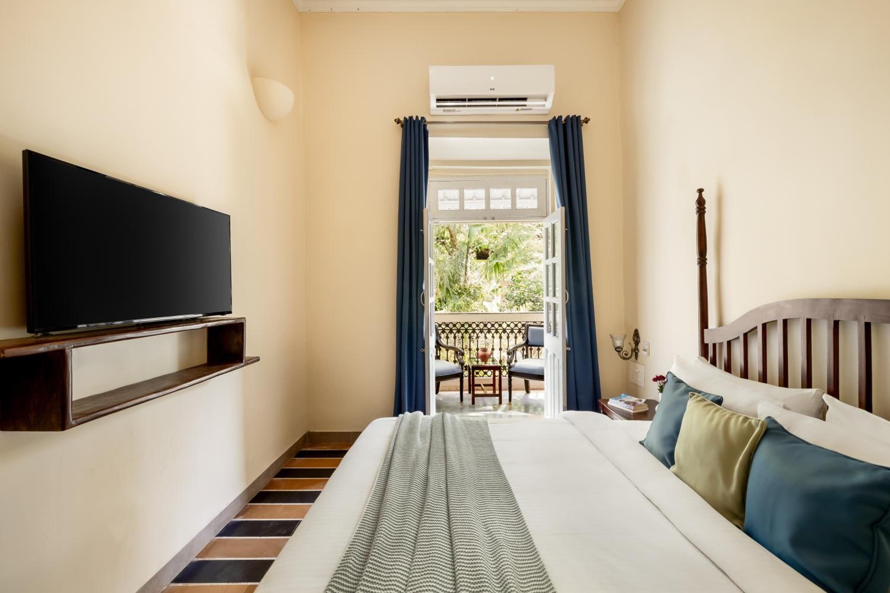 Deluxe Heritage Room - Photo 7