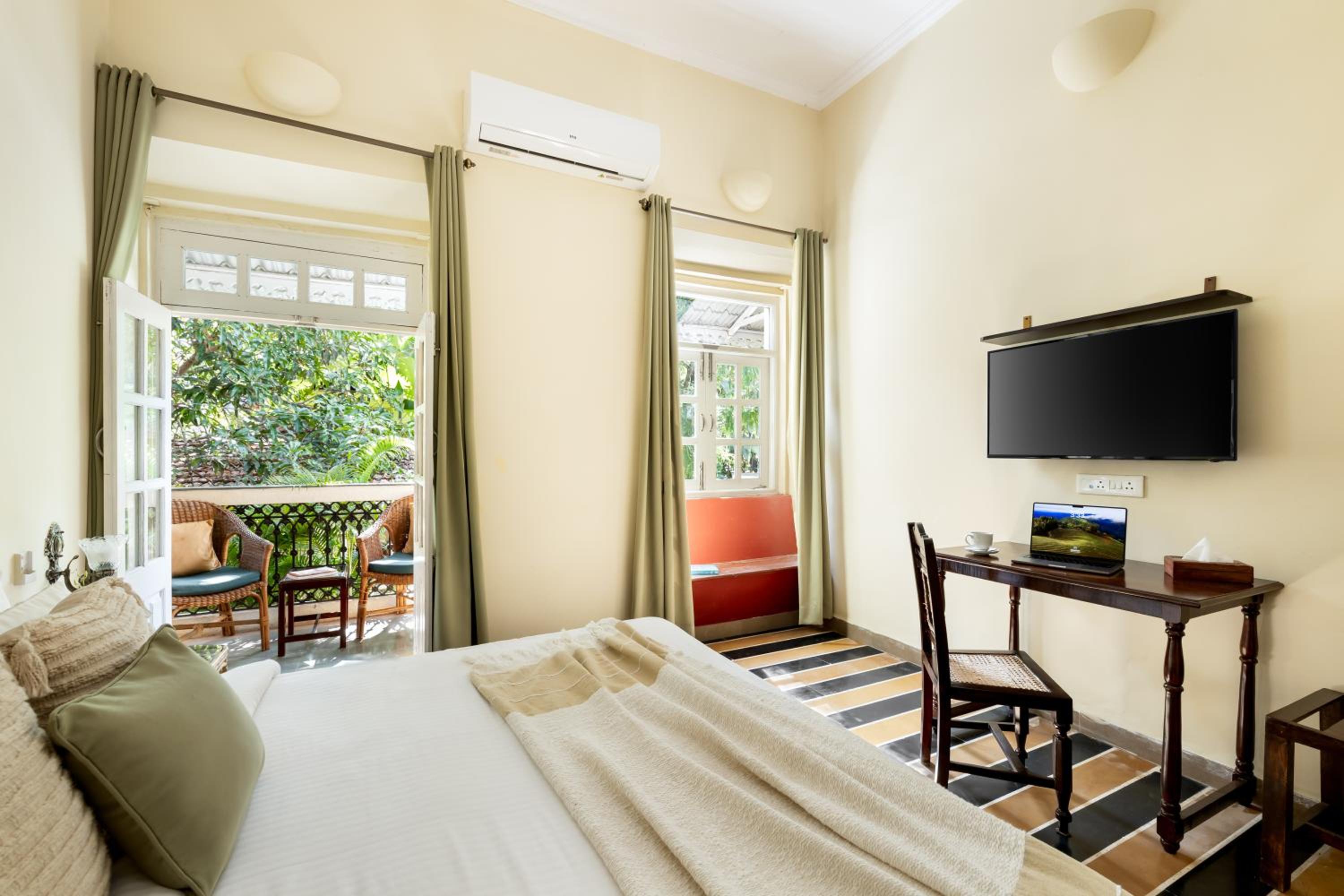 Deluxe Heritage Room - Photo 3