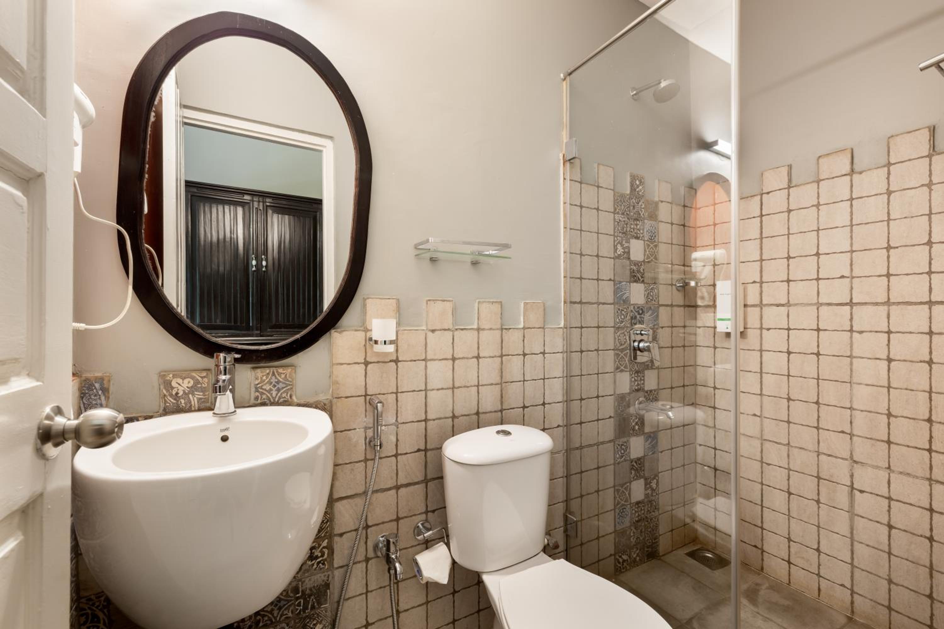 Deluxe Heritage Room - Photo 12