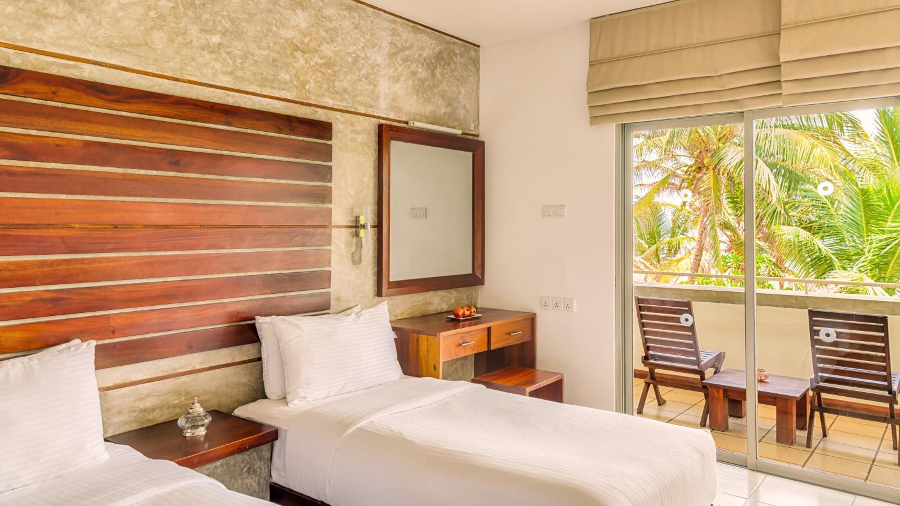 Standard Twin Room with Sea View - 10% Off at Seaside Social Lounge & Bar & 15% Off on Spa, Black Coral & Center Point Restaurants - Photo 2