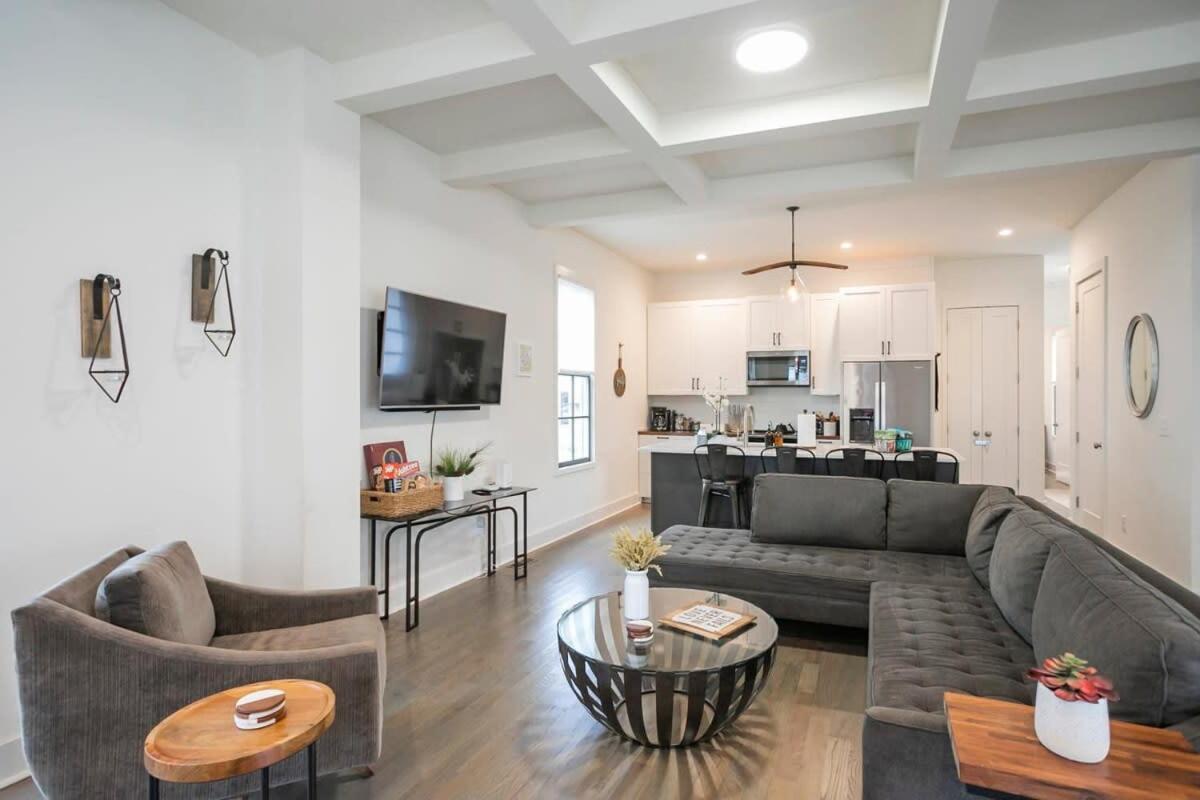 Family Room photo 3