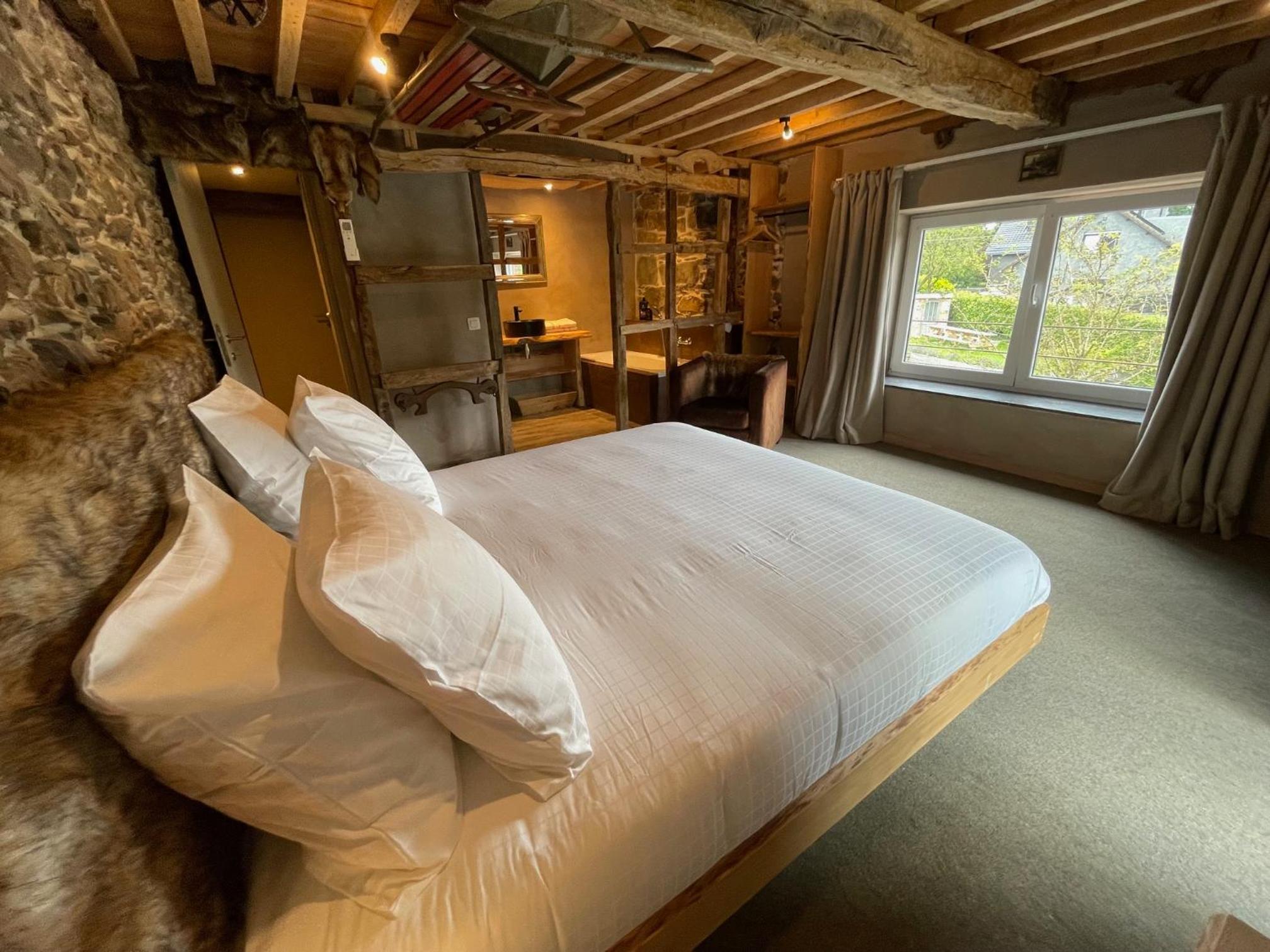 King Room with Balcony photo 2