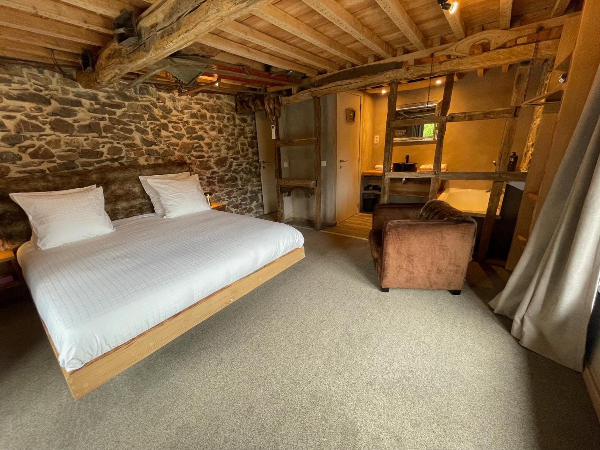 King Room with Balcony photo 1