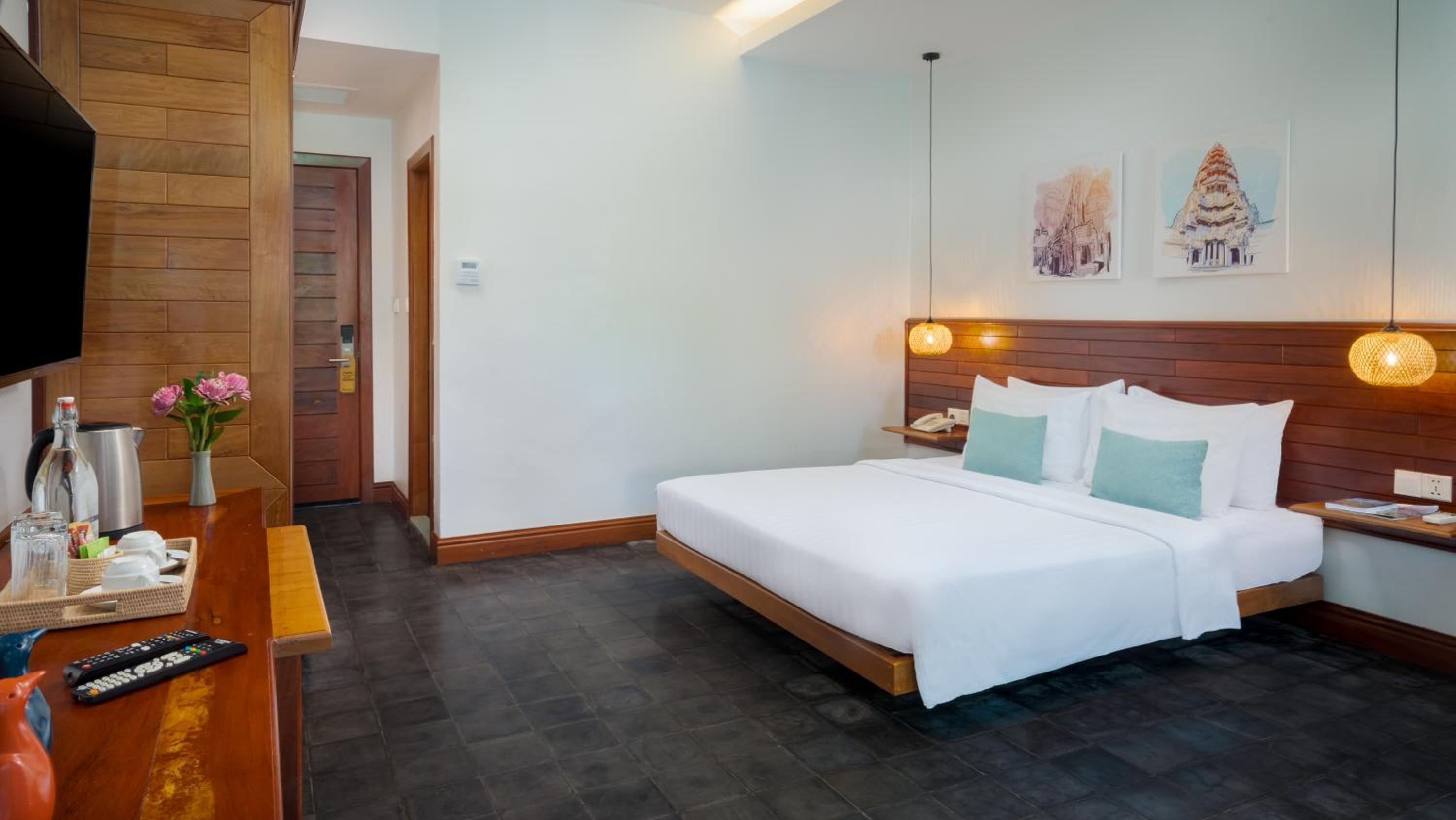 Deluxe Double Room with Balcony - Photo 4