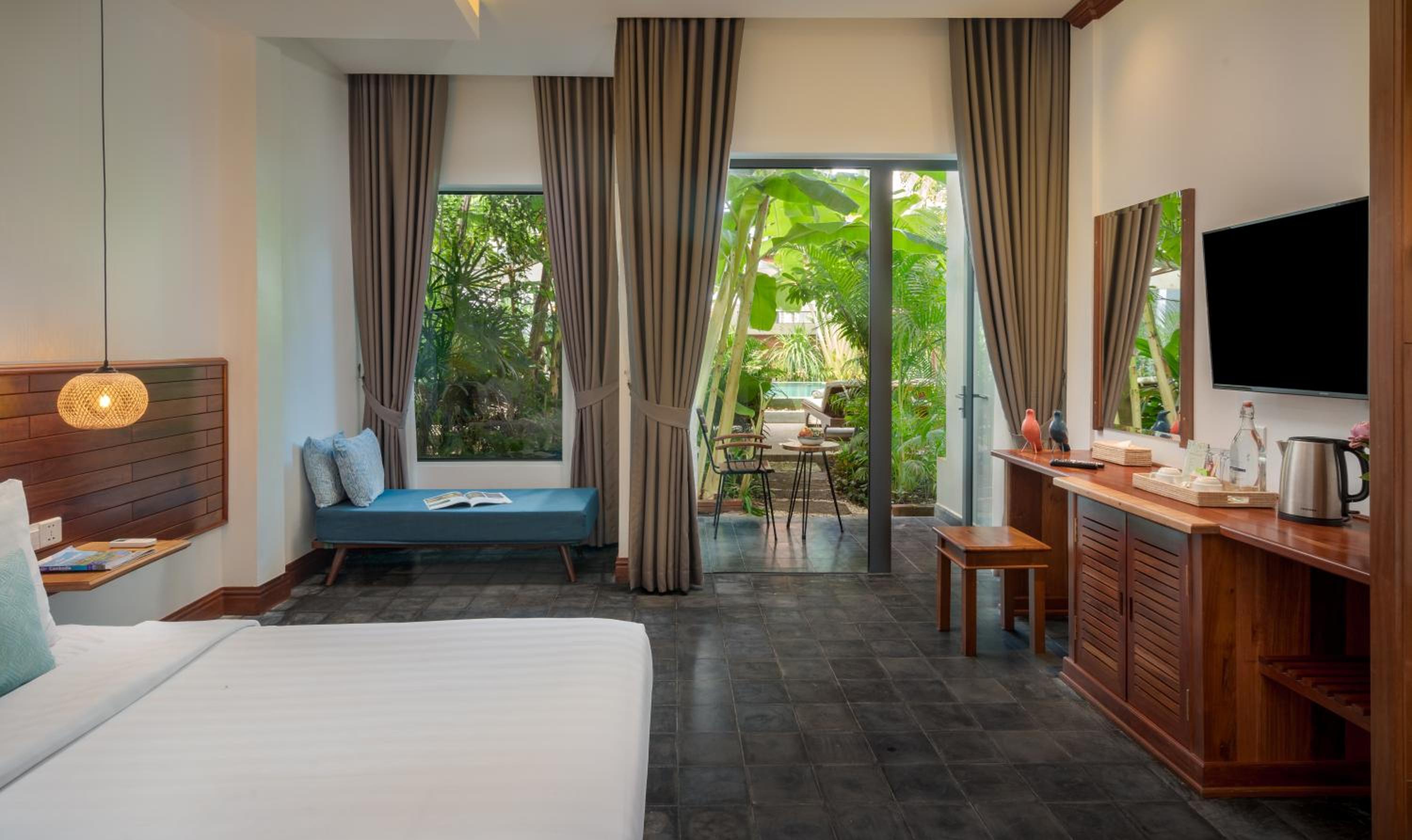 Deluxe Double Room with Balcony - Photo 3