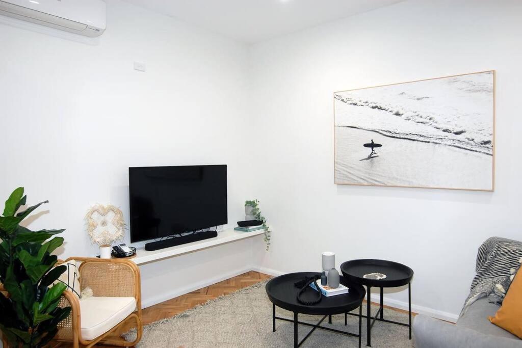 Deluxe One-Bedroom Apartment photo 1
