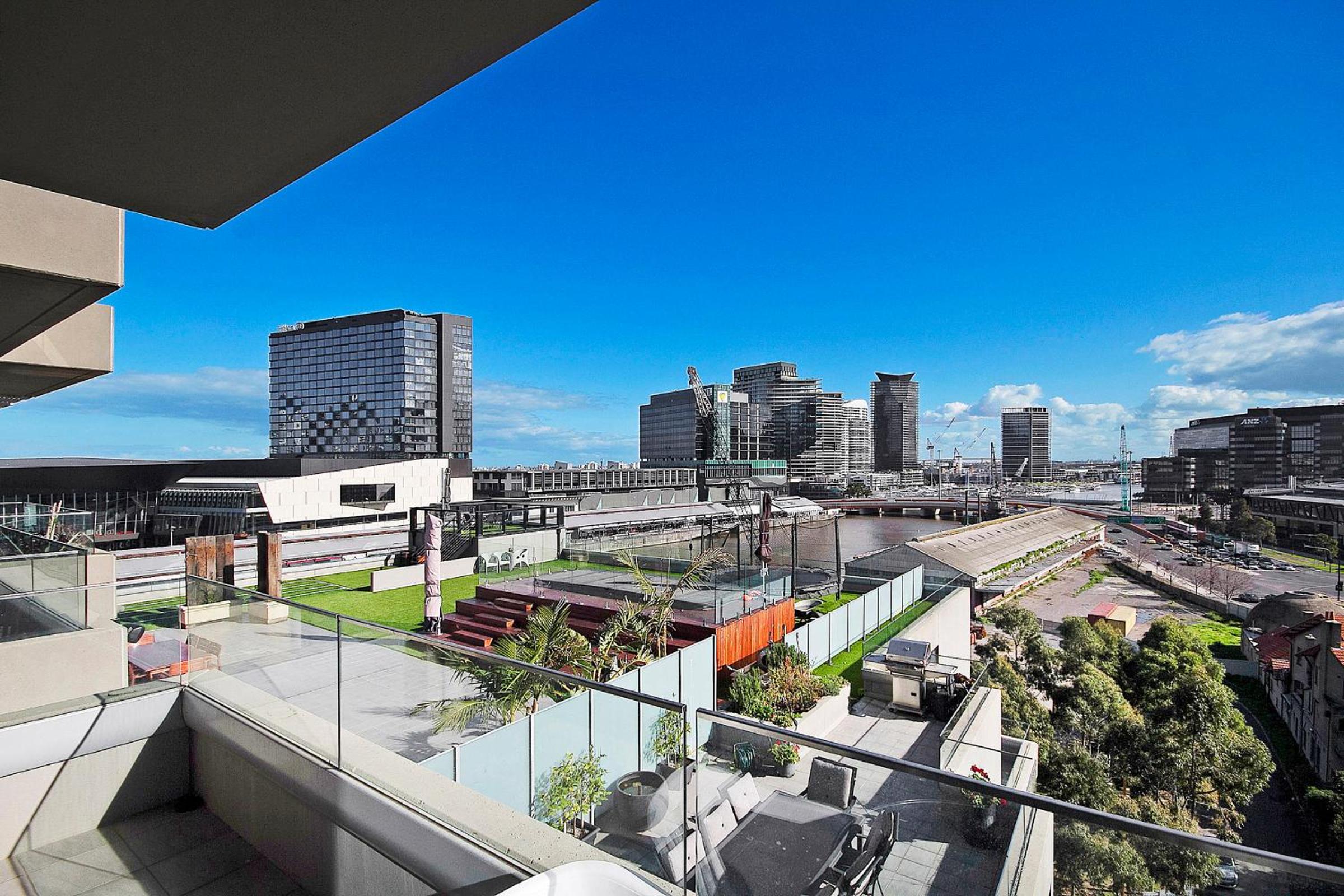 Two Bedroom Two Bathroom Apartment City View thumbnail 6