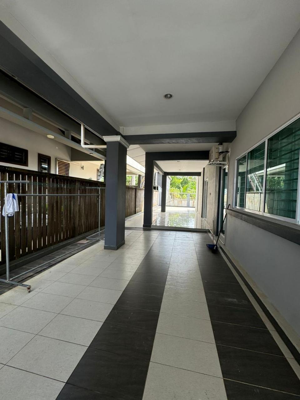 Four-Bedroom House photo 3