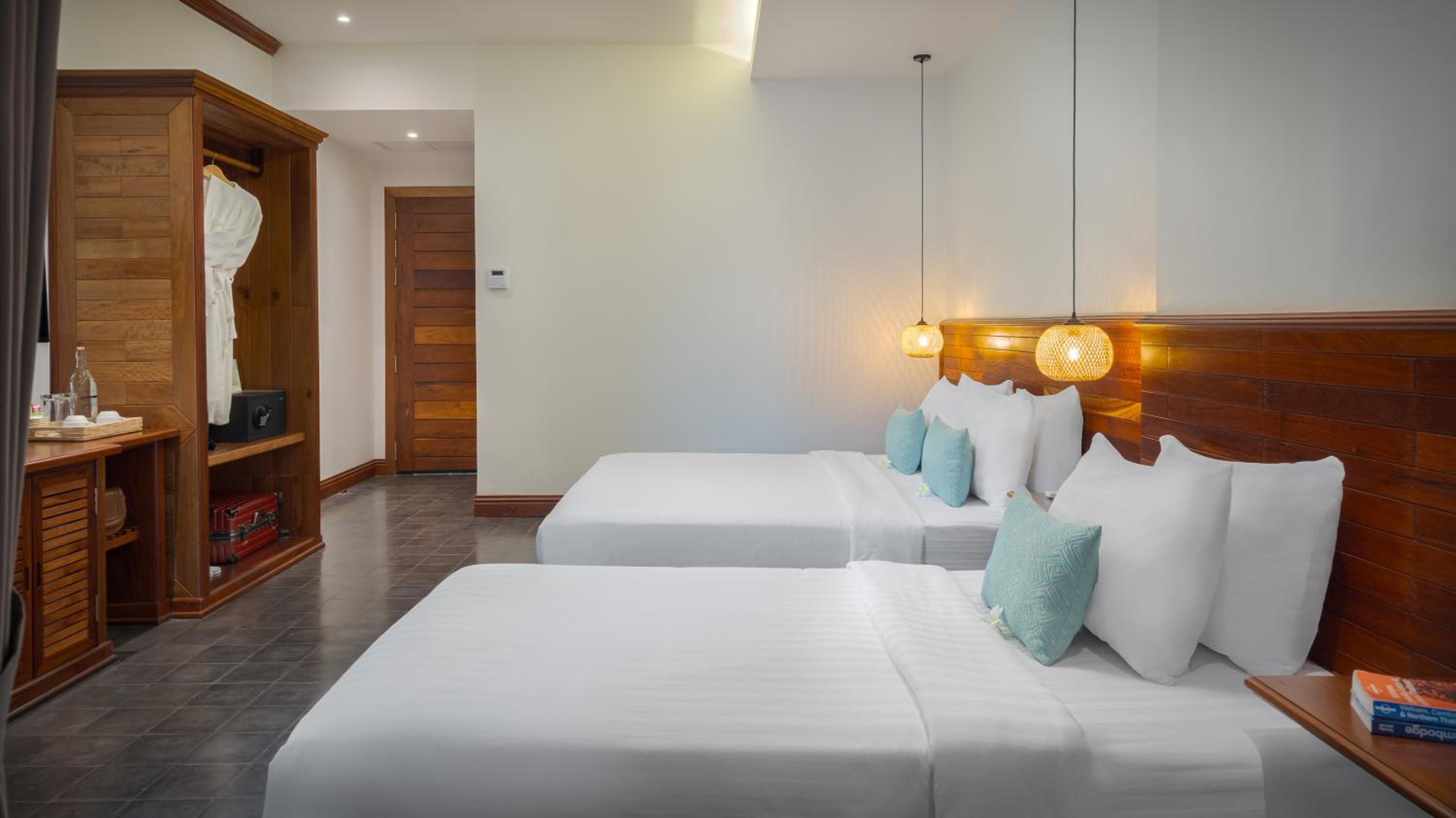 Twin Room with Balcony - Photo 3