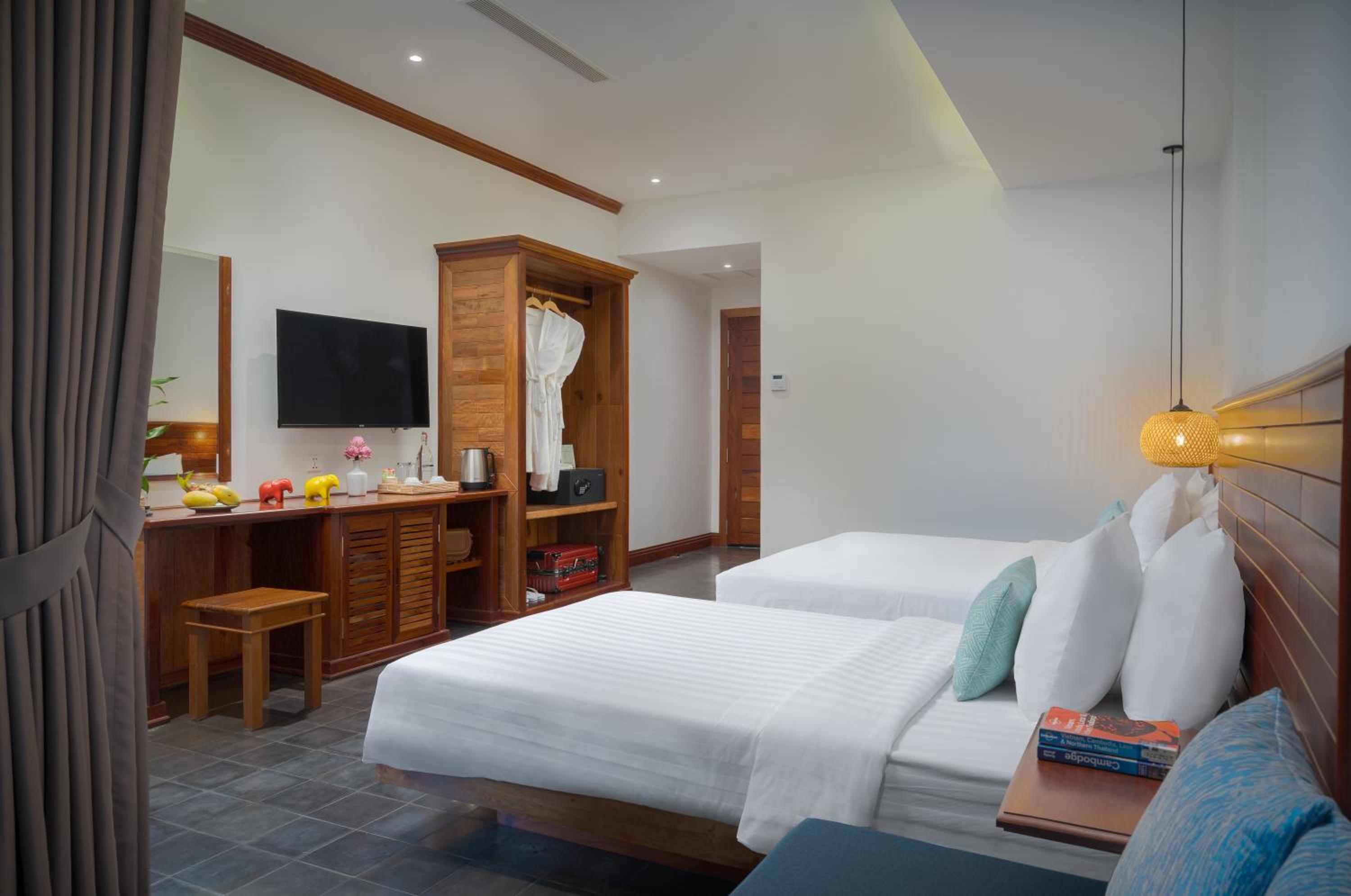 Twin Room with Balcony - Photo 7