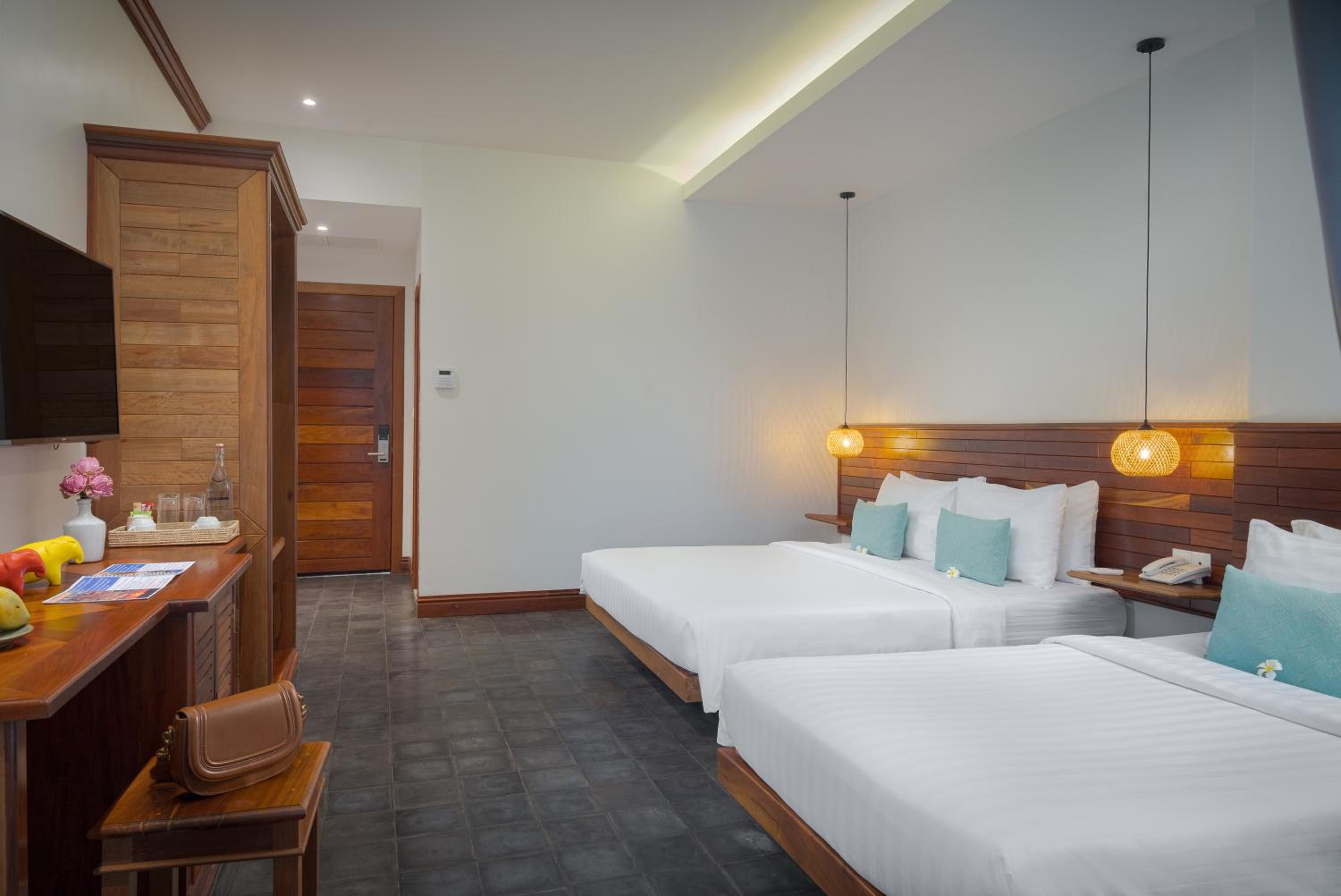 Twin Room with Balcony - Photo 5