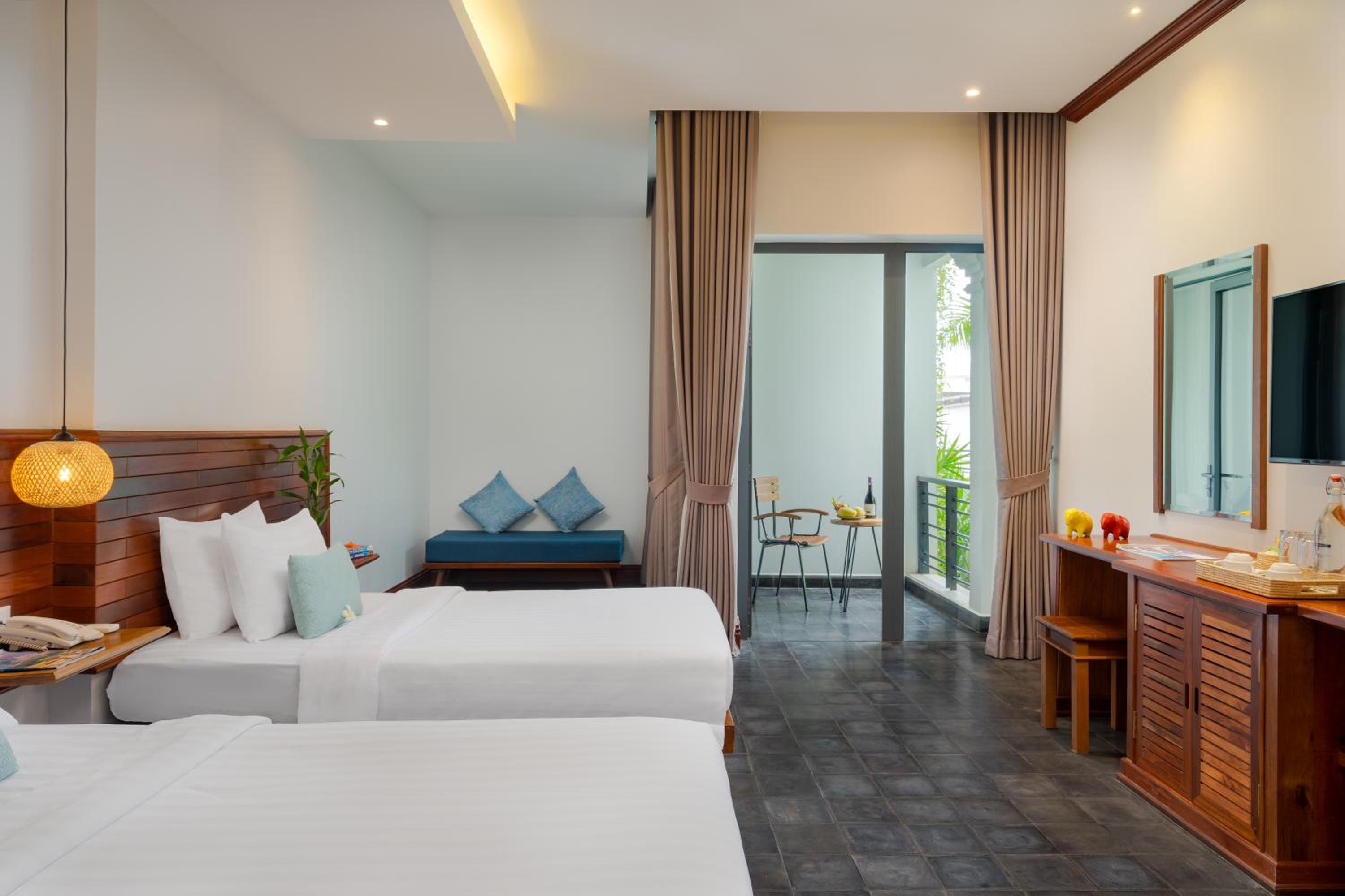 Twin Room with Balcony - Photo 2