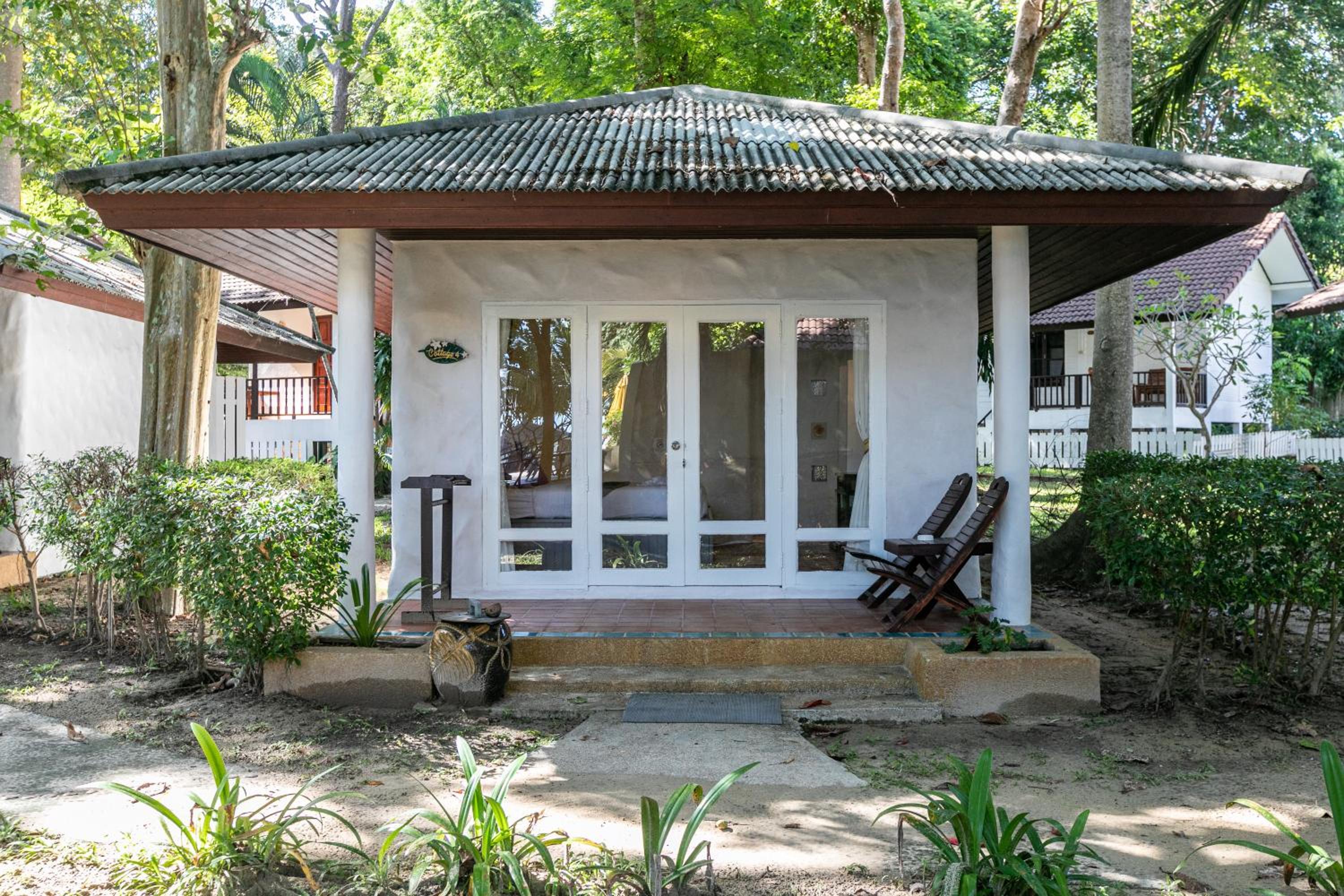 Poolside Cottage photo 2