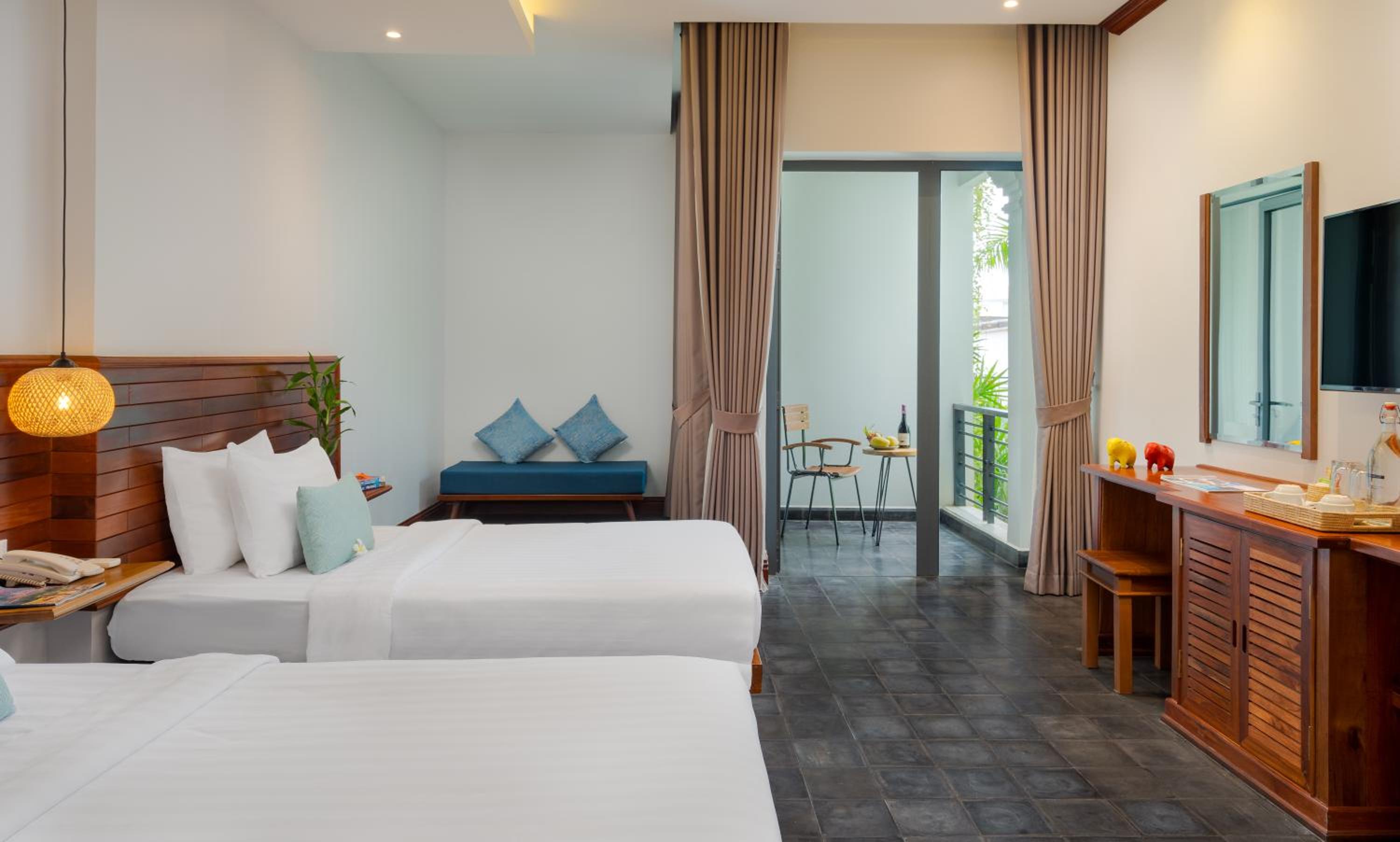 Twin Room with Balcony - Photo 6