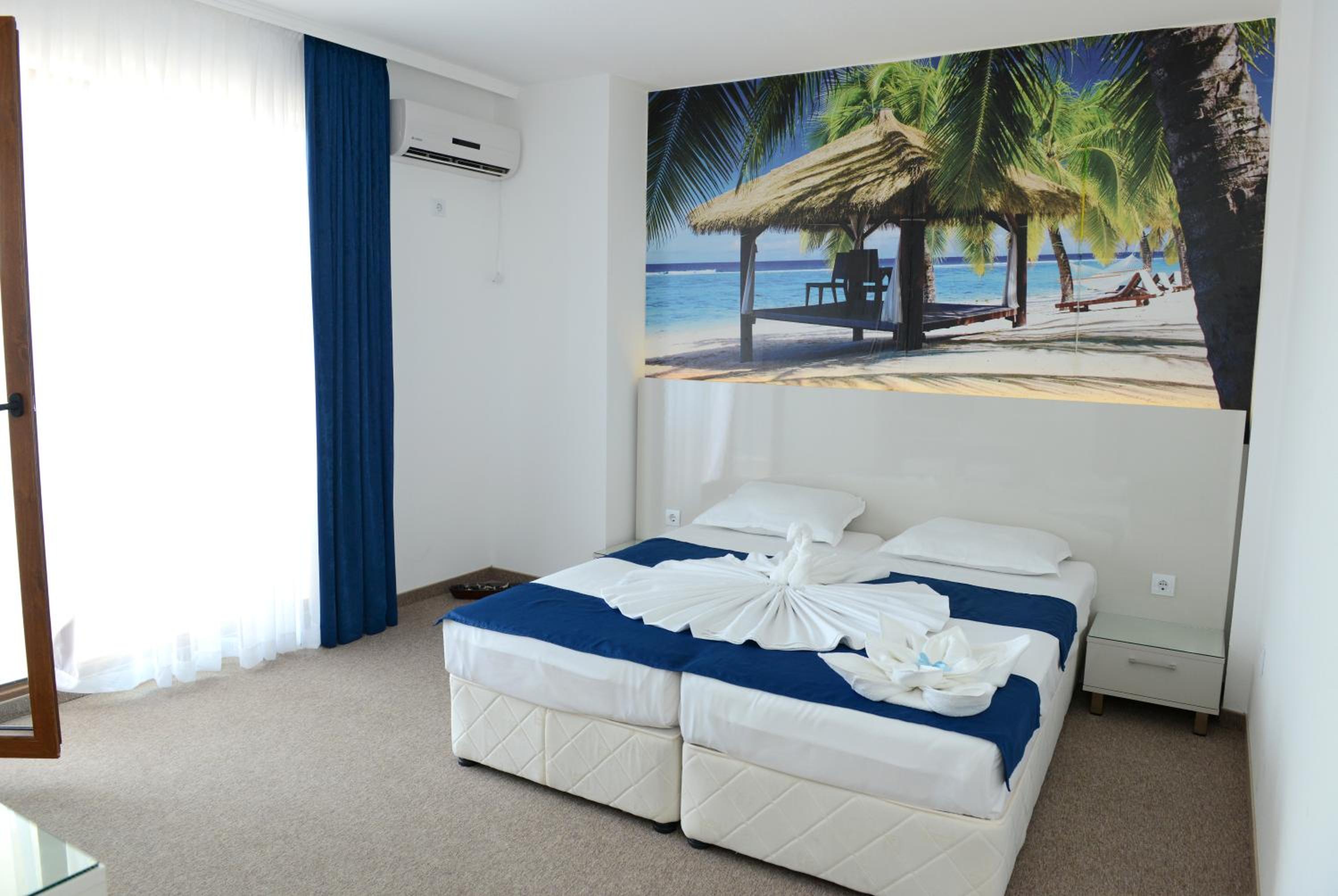 One-Bedroom Apartment with Balcony (2 Adults + 1 Child) photo 1