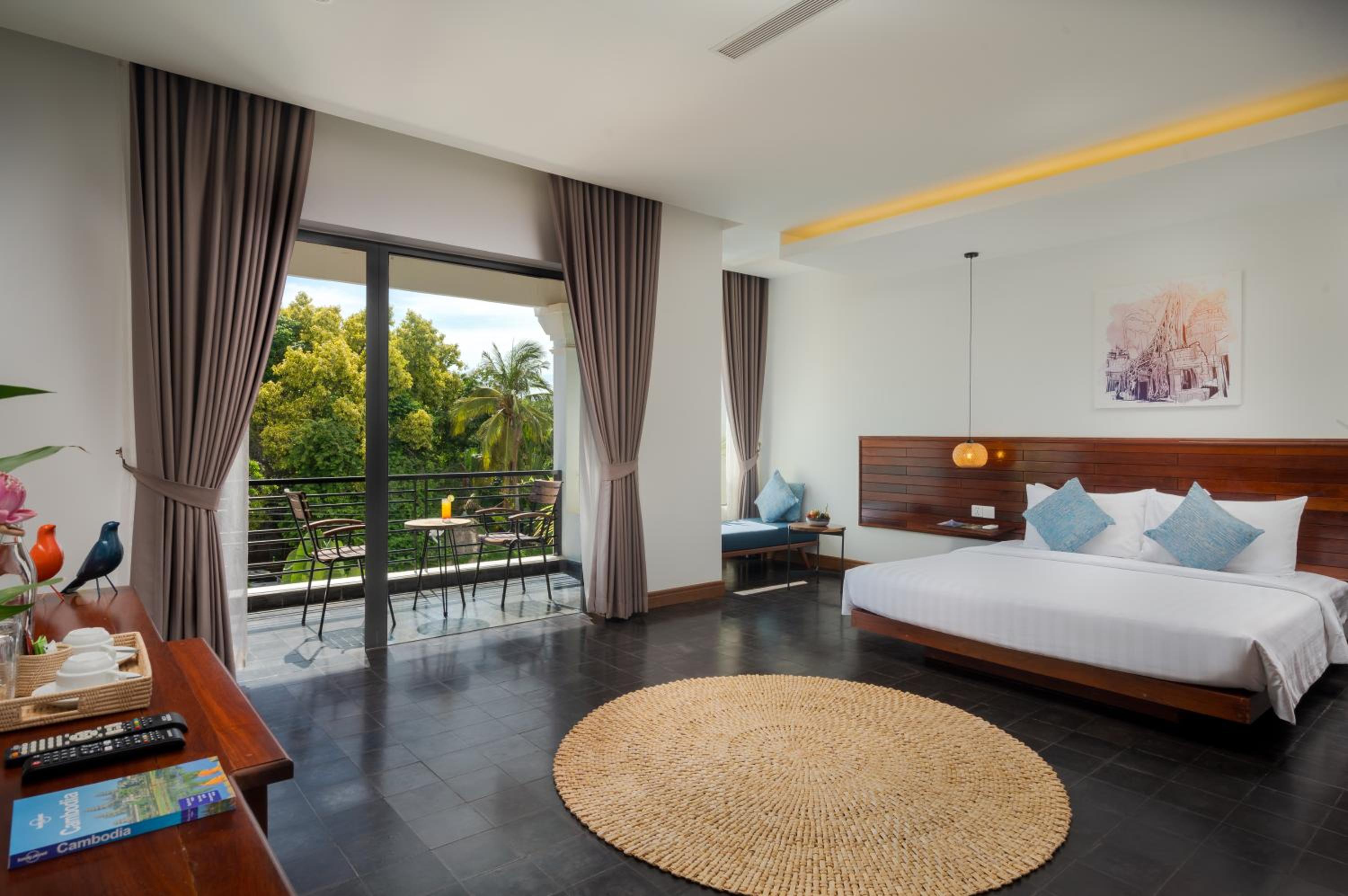 Junior Suite with Balcony - Photo 1