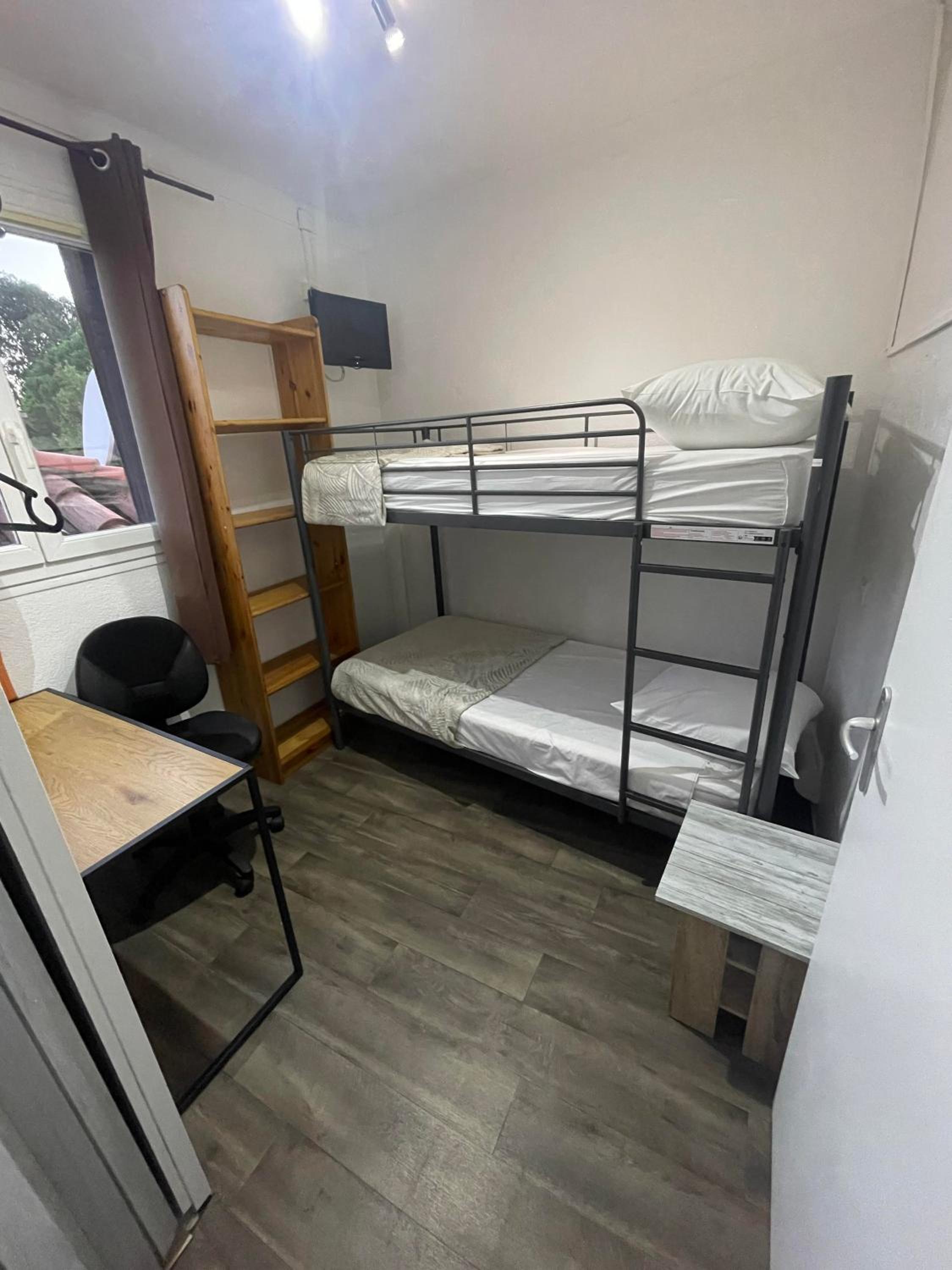 Small Twin Room photo 1