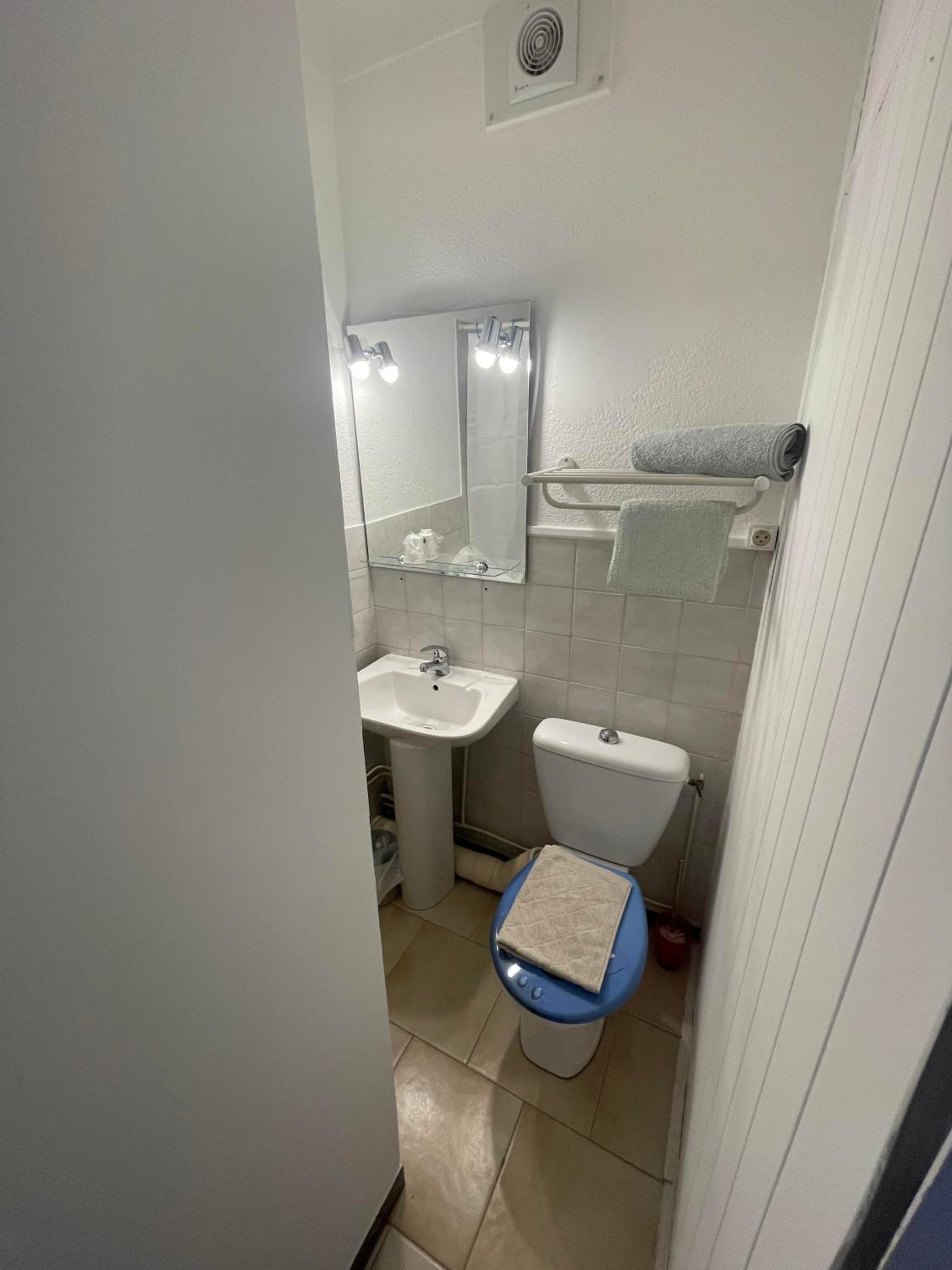 Small Twin Room photo 2