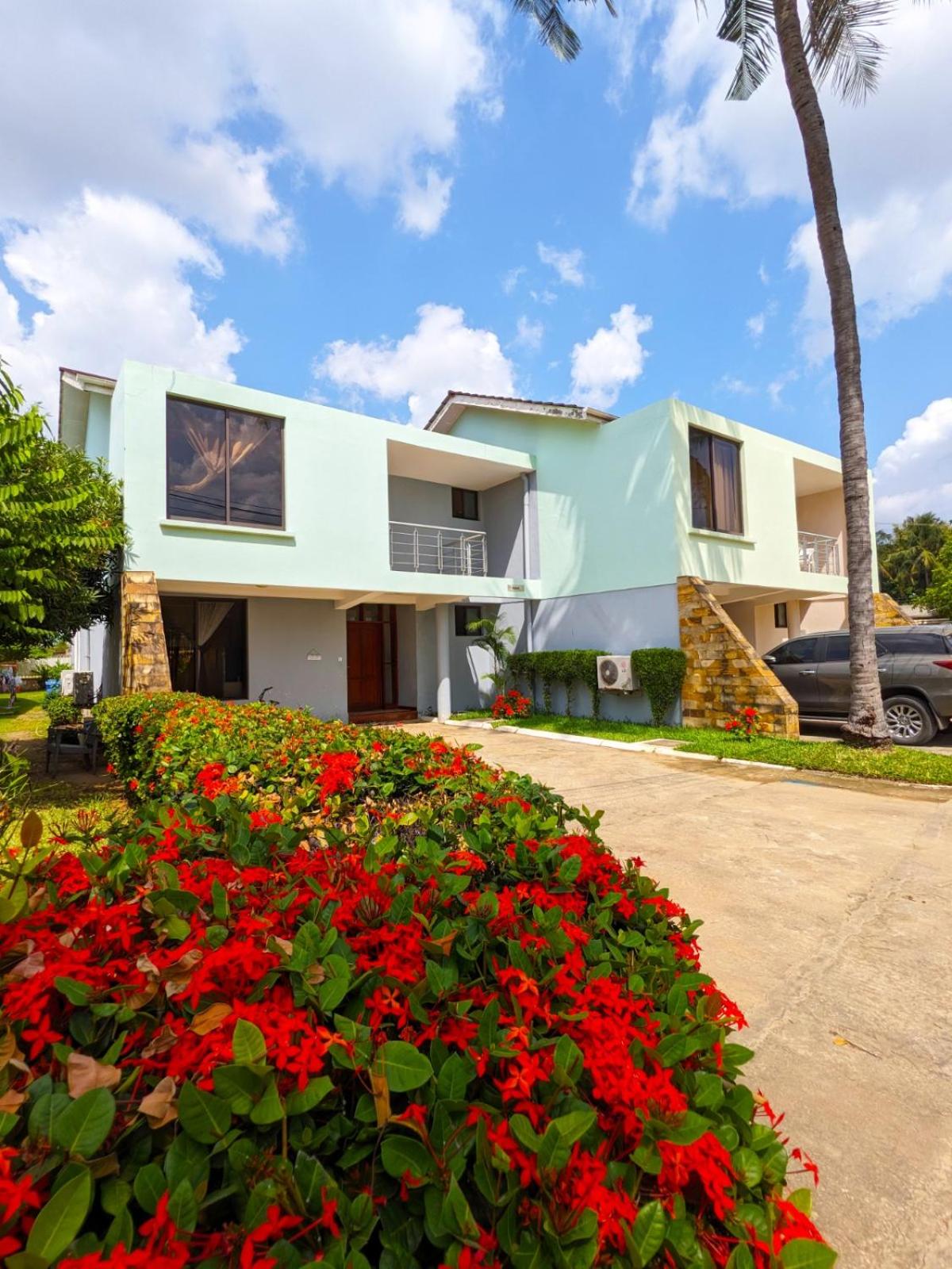 Villa photo 1