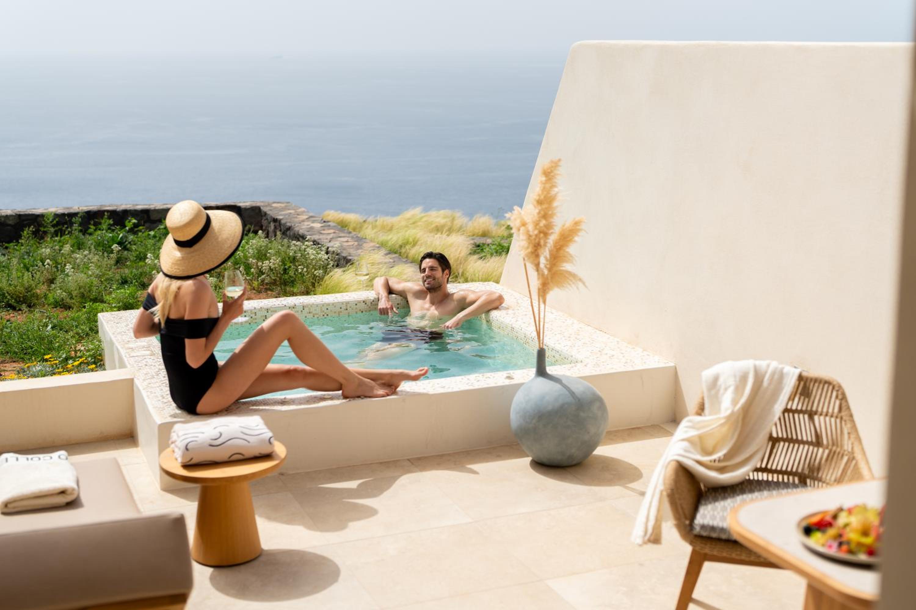 Vivid Sunset & Sea View Junior Suite with Jacuzzi - Photo 10
