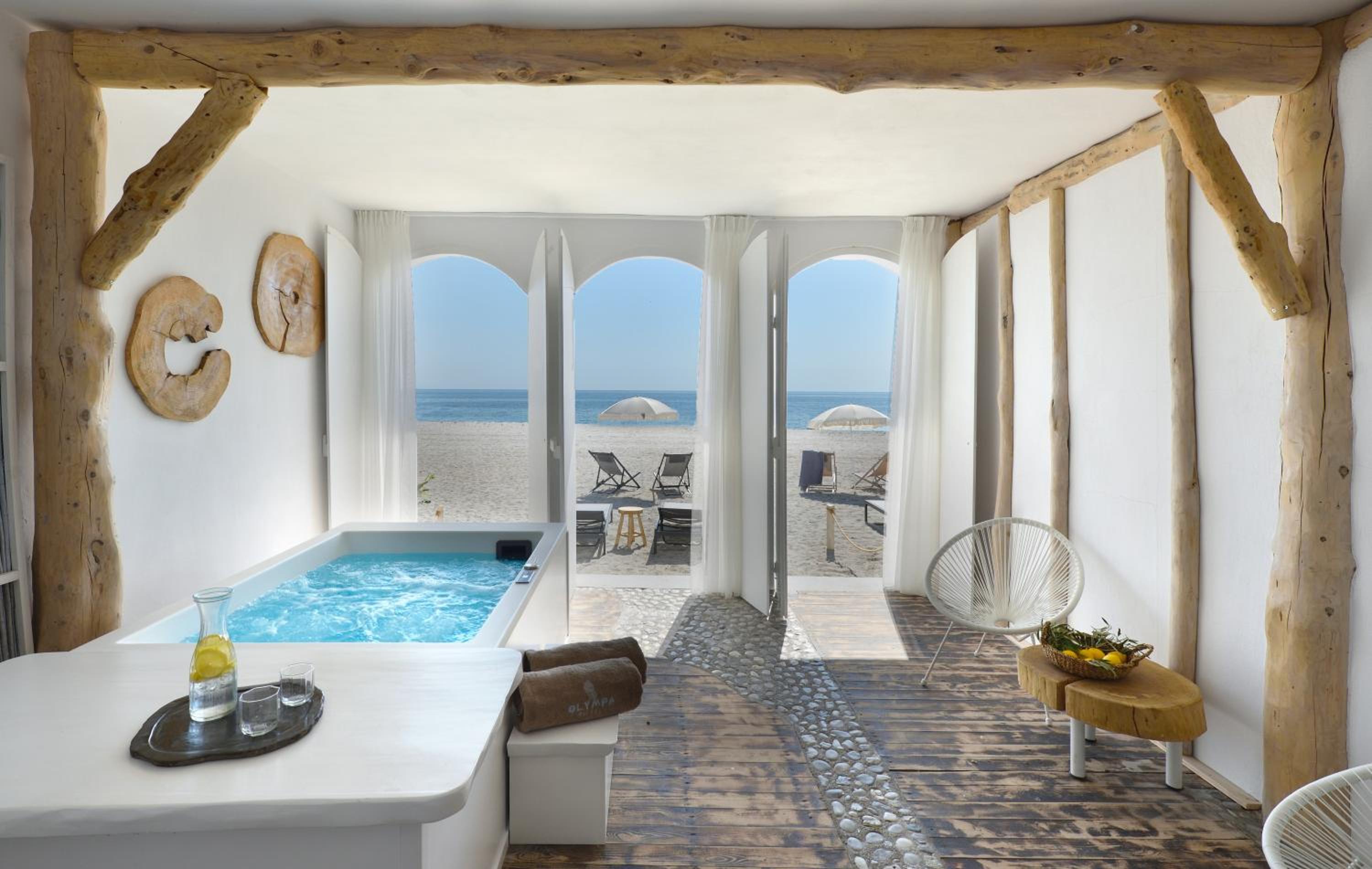 Supreme Beachfront Suite Sea View with hot tub photo 3