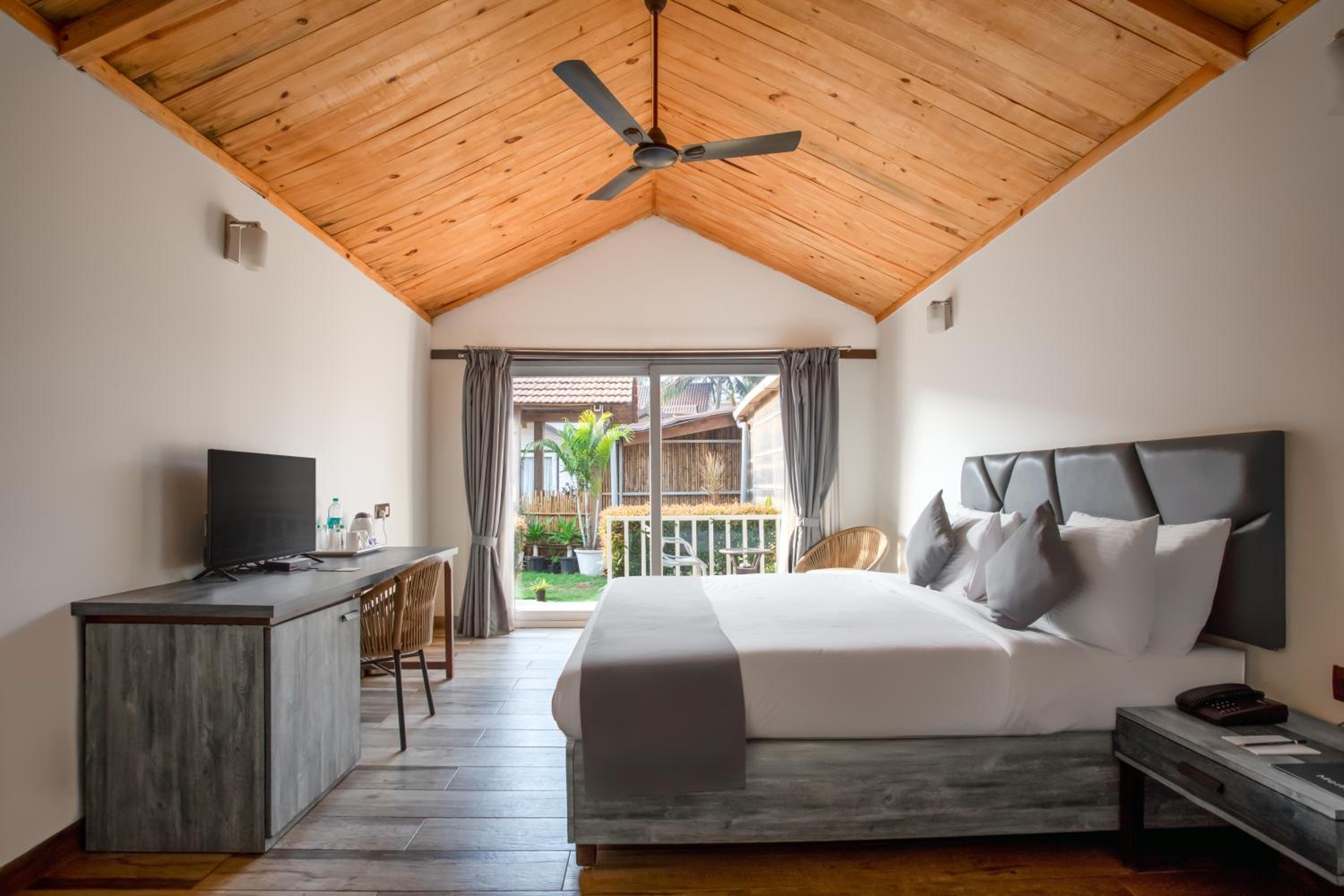 Party Cottage - 15% Discount on Food & Non-Alcoholic Beverages