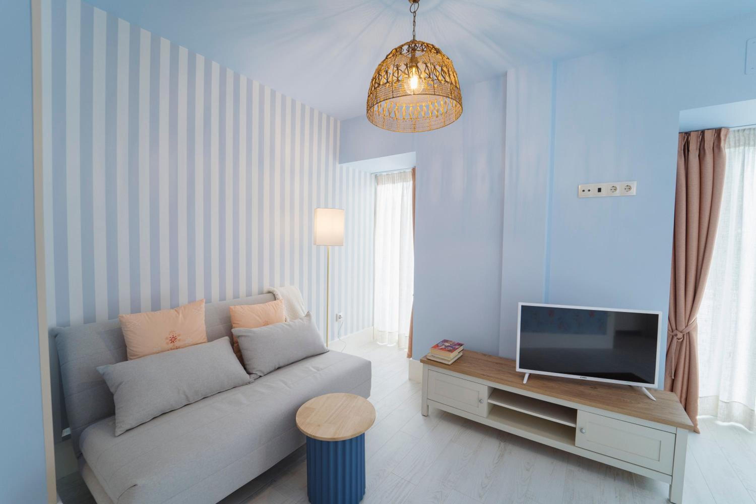 Apartamento de una habitación con balcón y vistas a la montaña