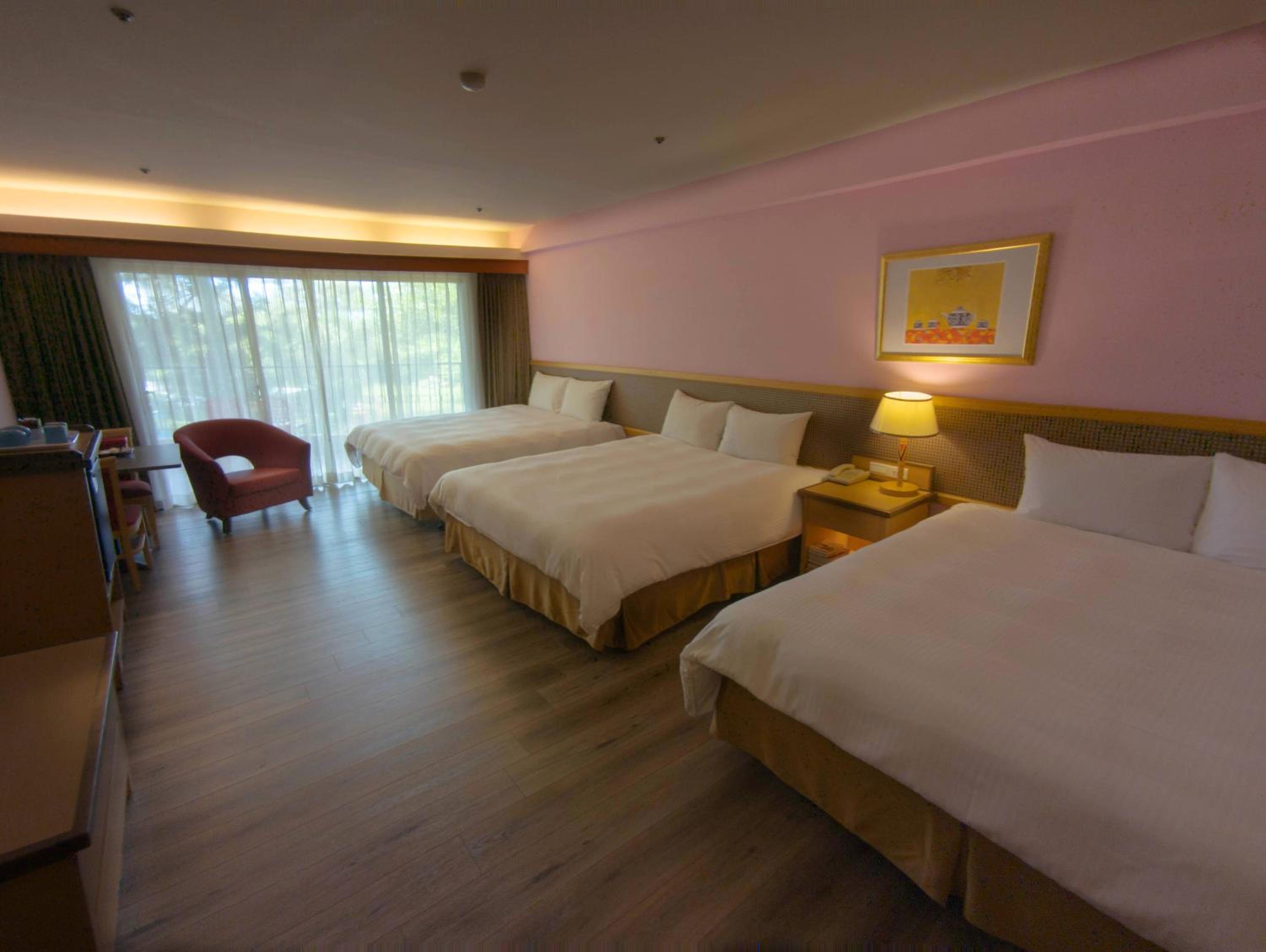 Deluxe Triple Beds Room