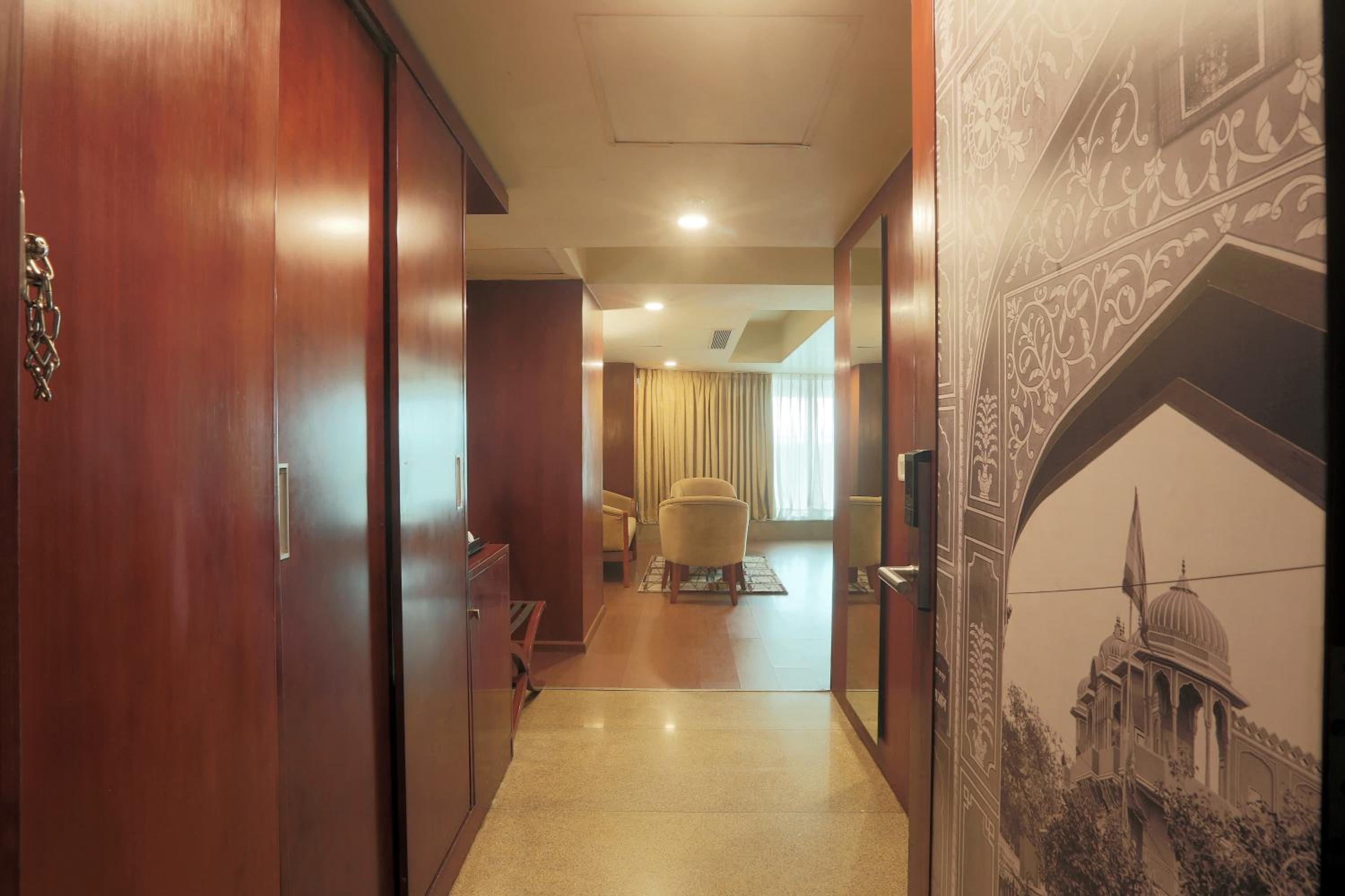 Suite - Photo 7