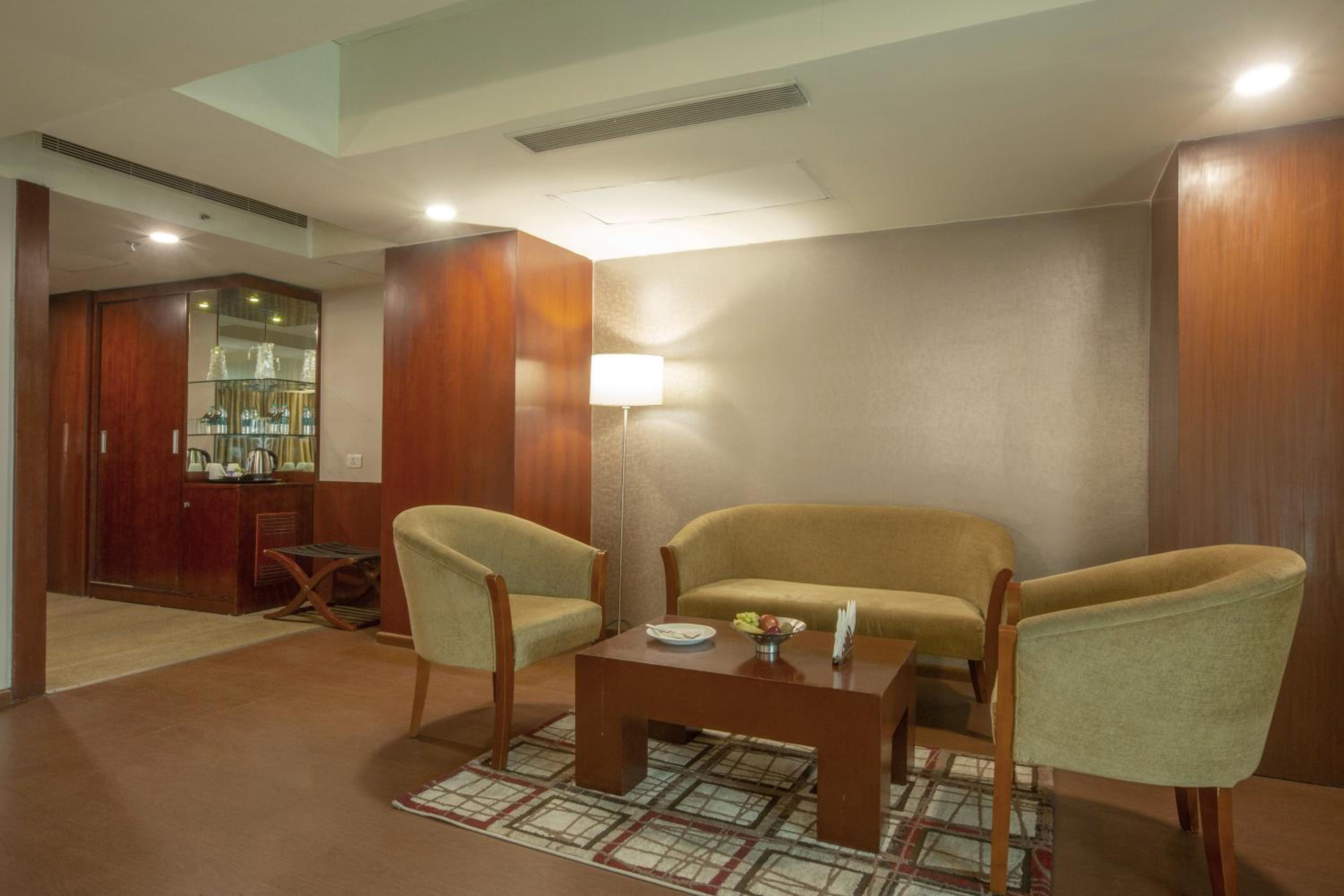 Suite - Photo 8