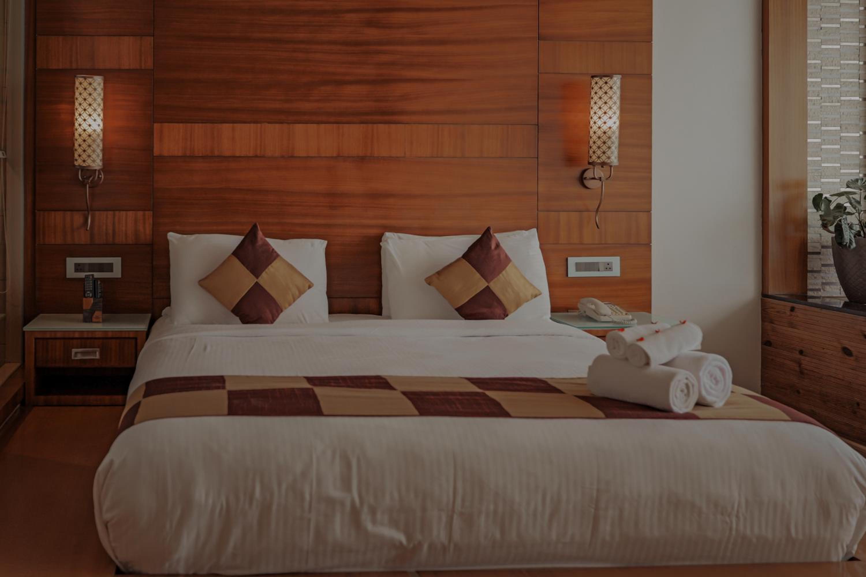 Madhura - Honeymoon Jacuzzi Suite AC with Evening Hi-Tea Complimentary Madhura - Honeymoon Jacuzzi Suite AC with Evening Hi-Tea Complimentary