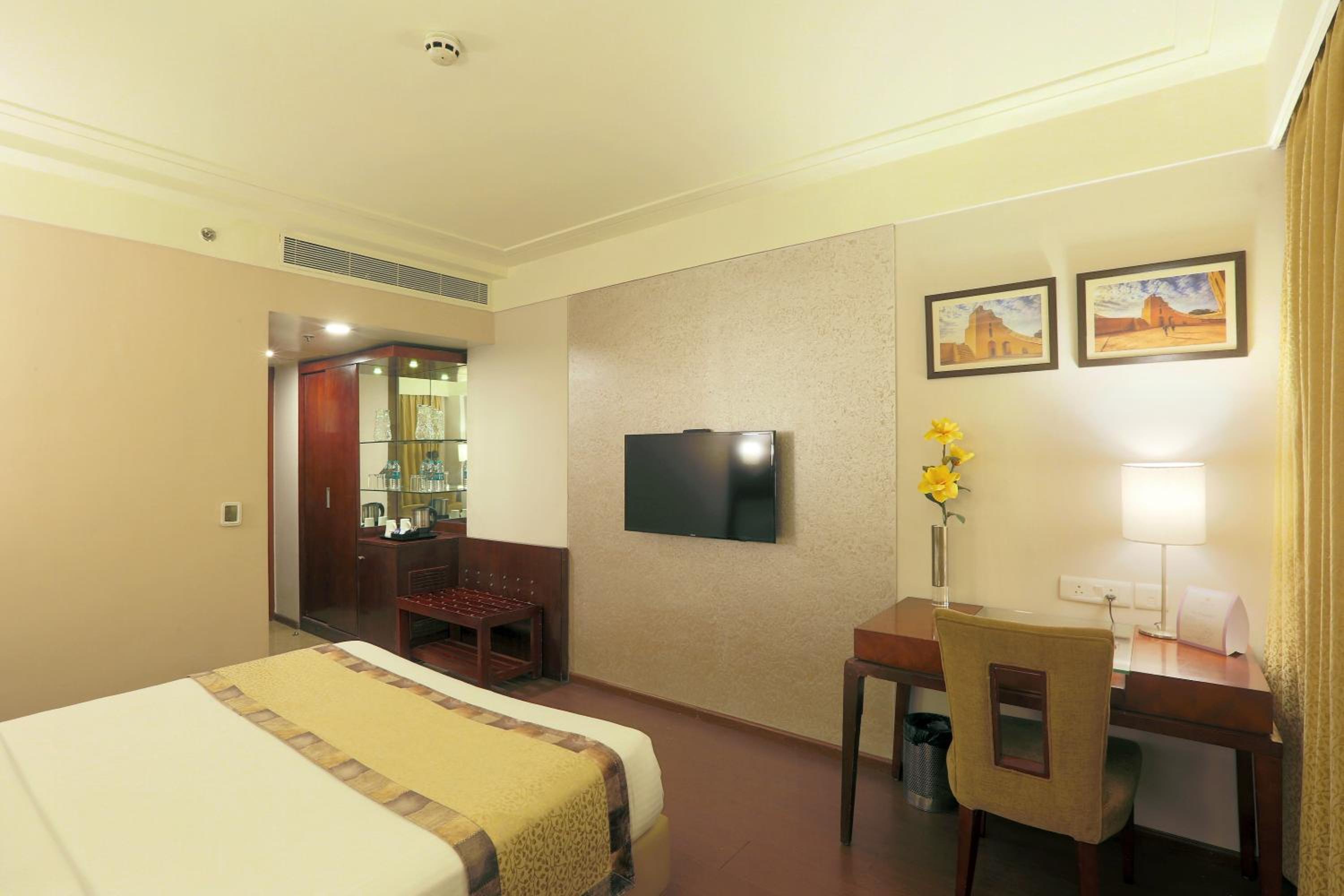 Royal Deluxe Double or Twin Room - Photo 7
