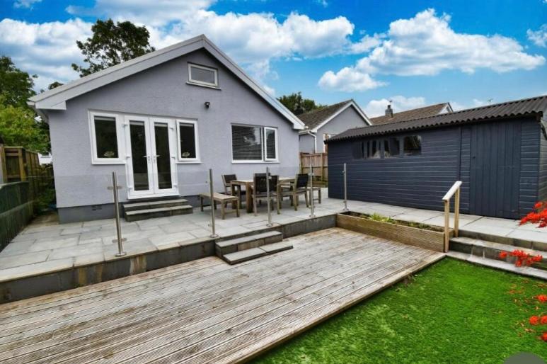 Three-Bedroom House photo 2