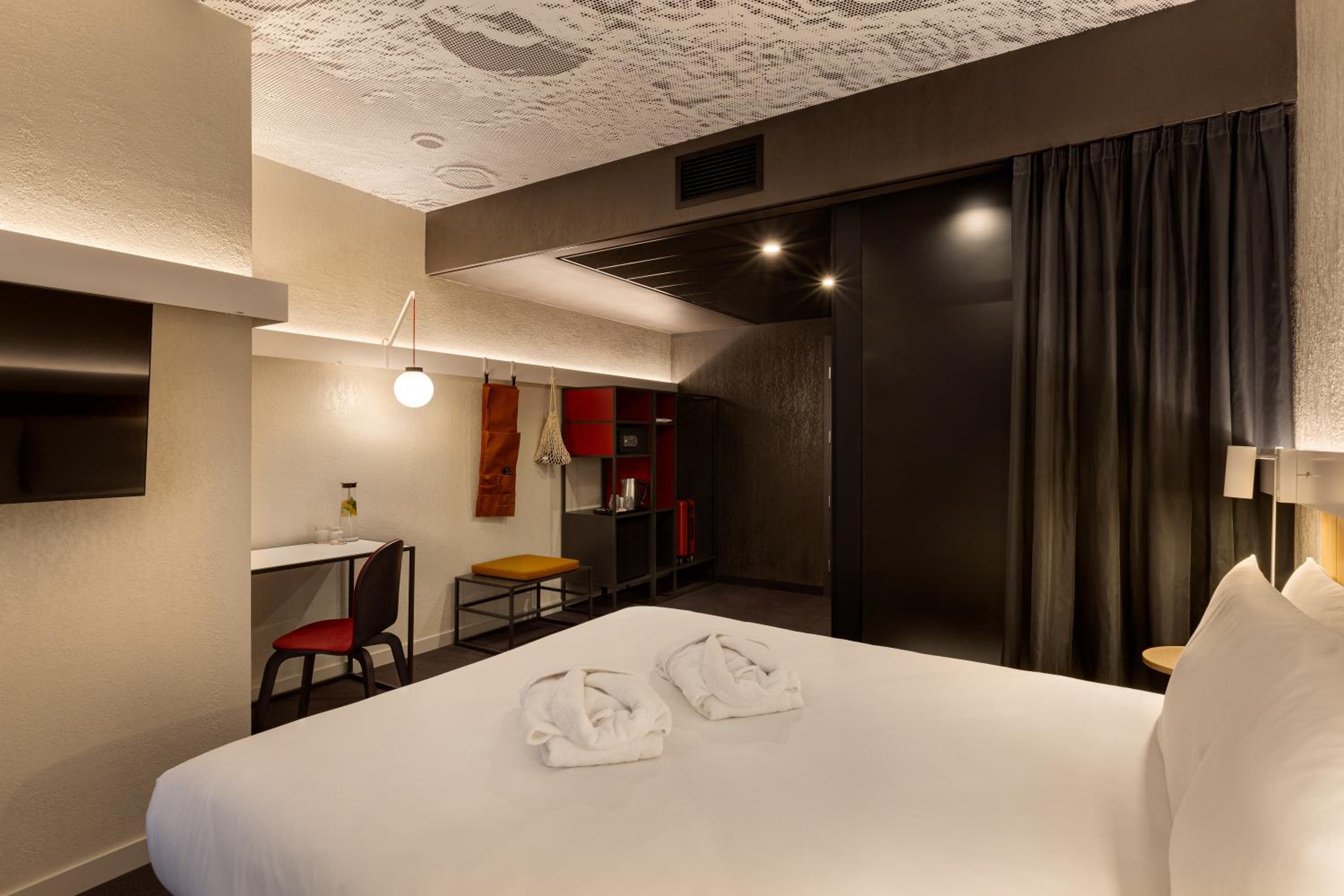Premium Double Room - Photo 7