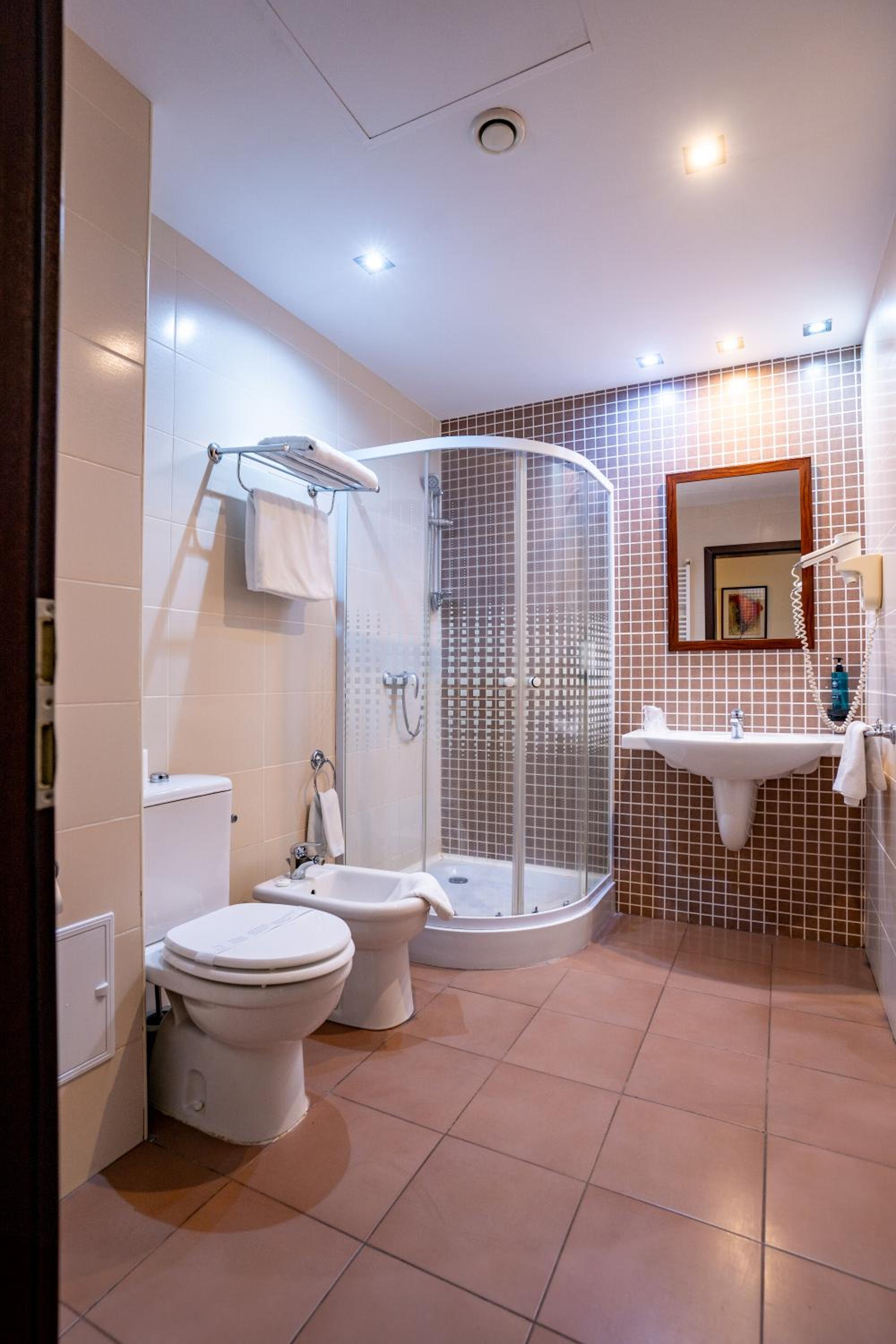 Senior Suite - Photo 6