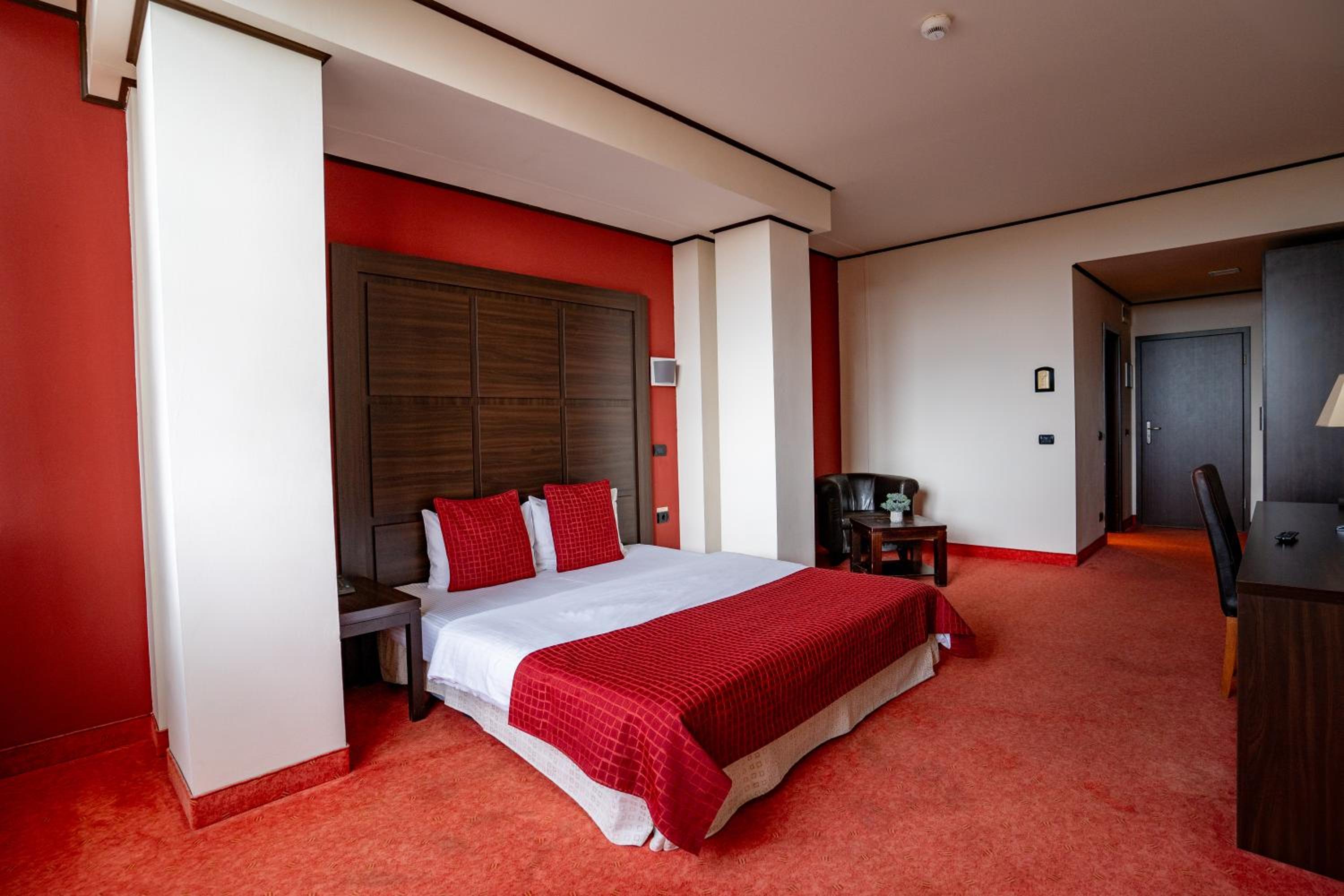 Double Room - Photo 13