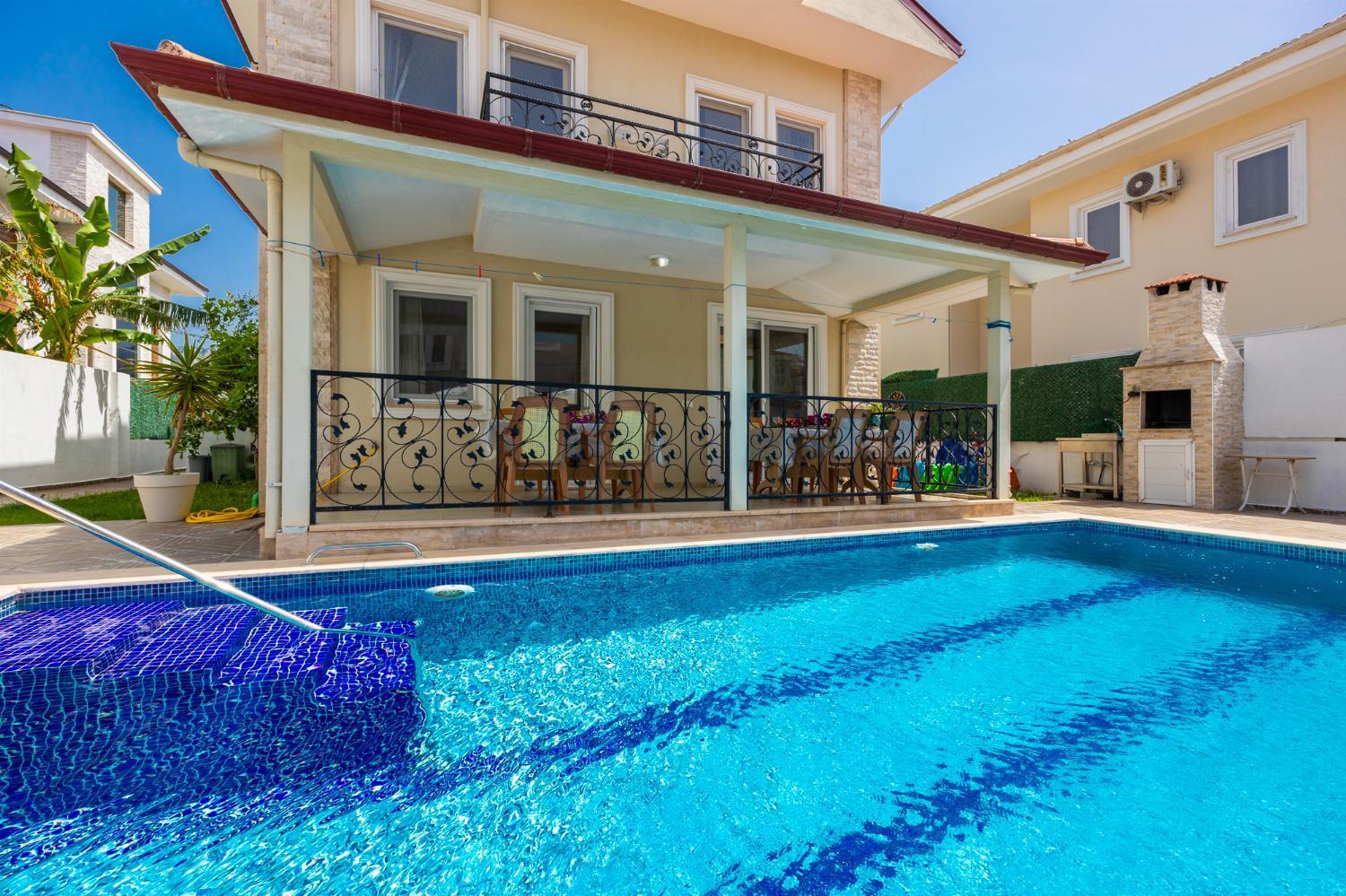 Villa photo 3